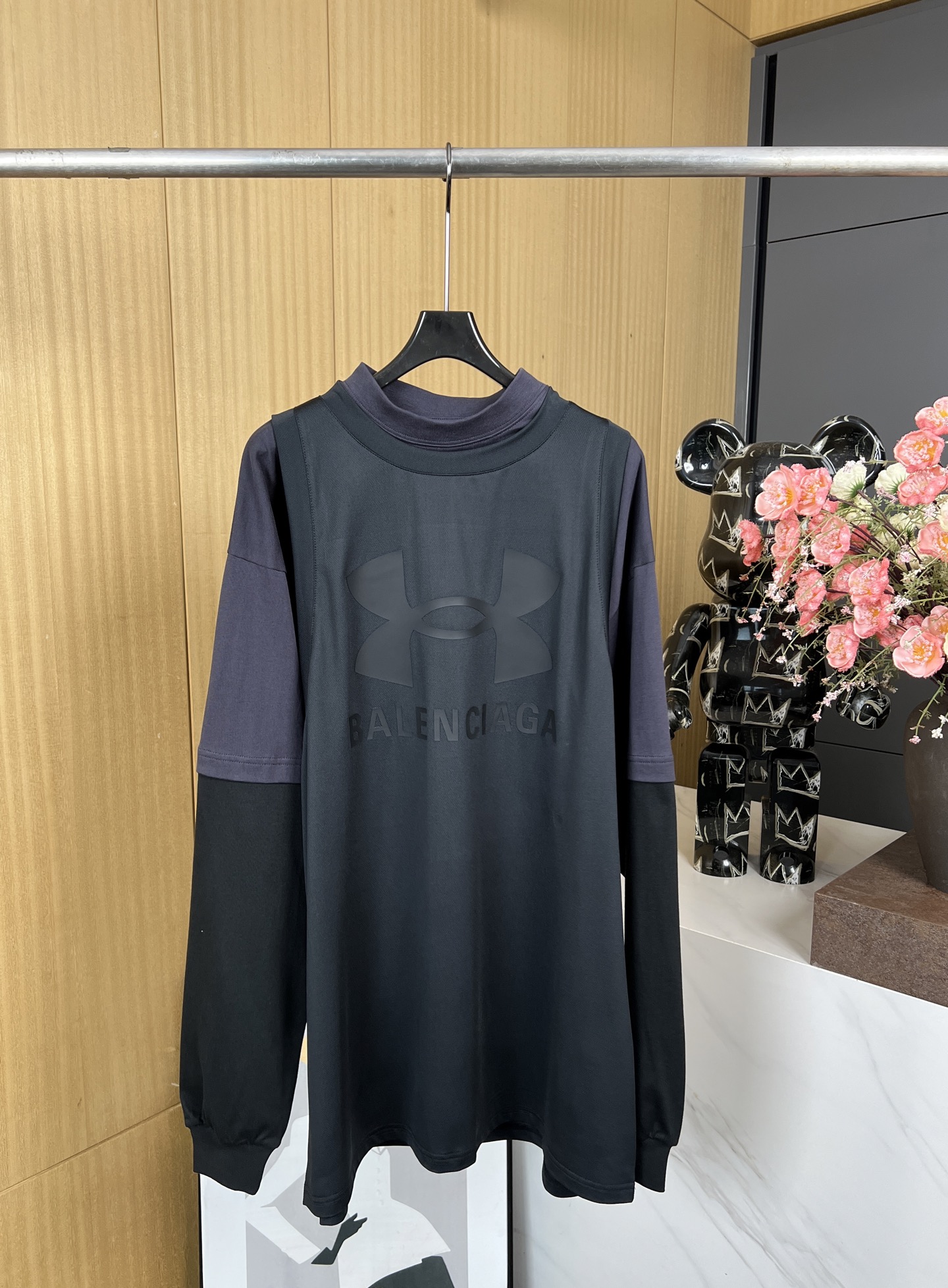 NO:323402,BALENCIAGA underarmour co-branded spring and summer new model fake two-piece long-sleeved round neck T-shirt, cotton spliced ​​quick-drying sports fabric, front chest double brand logo embossed, double-layer collar design, loose fit, same style for men and women S M L XL,,balenciaga,tees, t-shirt,alexander wang19860909BALENCIAGA underarmour 联名春夏新款 假两件长袖圆领T恤、棉质拼接速干运动面料、前胸双品牌logo压花、双层衣领设计、宽松版型、男女同款 码数S M L XL,,balenciaga,tees，t-shirt,alexander wang,Women's clothing