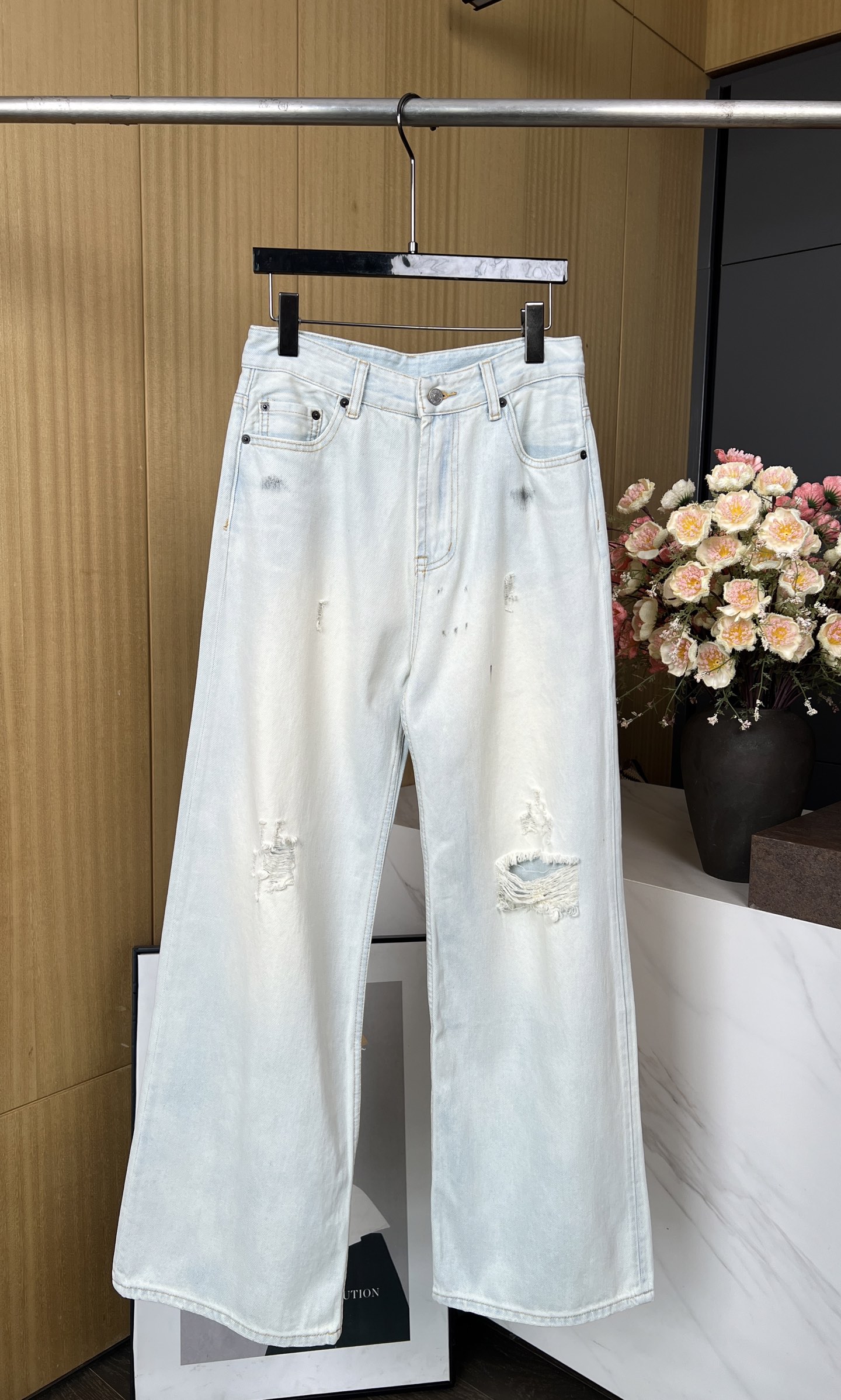 NO:325055,Acne Studios Spring and Summer New Style Retro Washed Dirty Dyeing Light-Colored Ripped Jeans with Aging Details, Back Leather Logo Decoration, Casual Style SML, Acne Studios, Dior, Jeans, Alexander Wang19860909Acne Studios 春夏新款 复古水洗脏染做旧浅色破洞牛仔裤、饰有做旧细节、背部皮革徽标饰片、休闲版型 码数SML,,acne studios,dior,jeans,alexander wang,Women's clothing