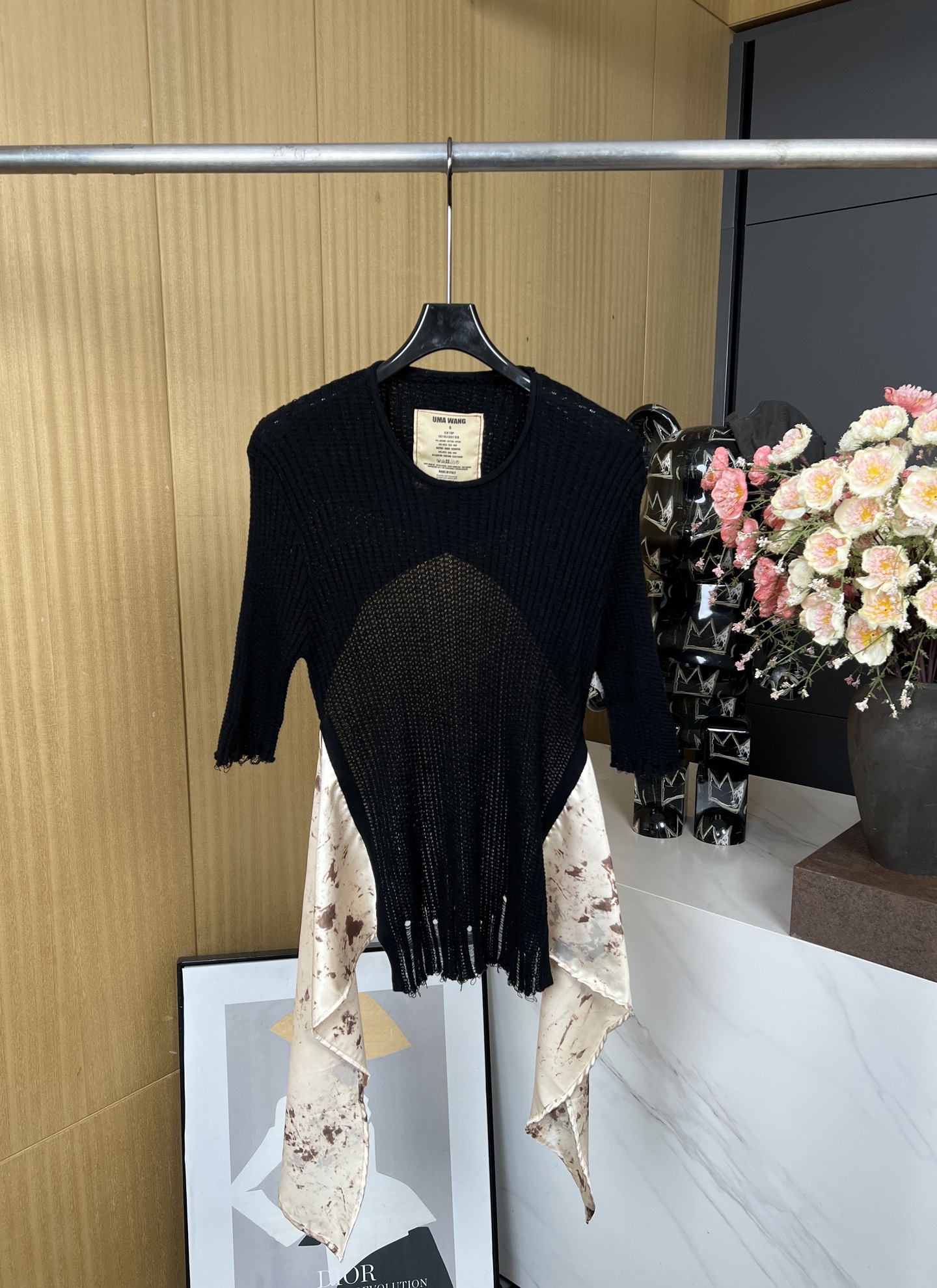 NO:325067,UMA WANG New Early Spring Style Round Neck Middle Sleeve Exposed Knitted Top with Knitted Band on the Back, Vertical Threaded Molding is Super Strong, Soft and Skin-friendly to the Feeling, Casual Style SML, Alexander Wang19860909UMA WANG 早春新款 圆领中袖露背后绑带破洞边针织上衣、竖条螺纹织理的弹力超棒、摸起来软糯亲肤、休闲版型 码数SML,,alexander wang,Women's clothing