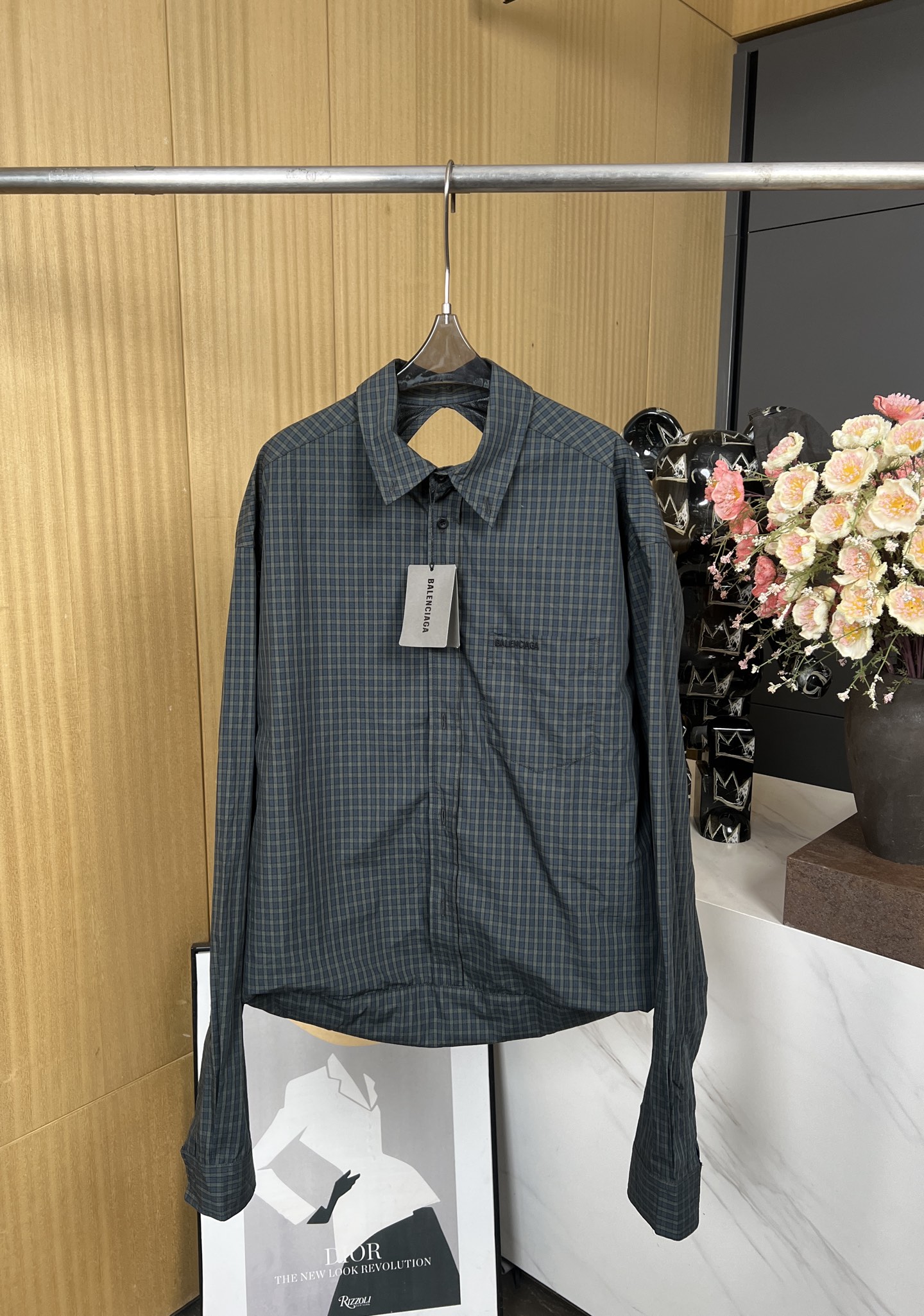 NO:325077,BALENCIAGA Spring and Summer New Style Showcase Bag, Special Design Shirt Style Shoubao, External Knitted Plaid Fabric, Long Sleeve Sleeve Embellishment Inner Leather Inner Metal Zipper Pocket, Balenciaga, Satchels, Alexander Wang19860909BALENCIAGA 春夏新款 走秀款包包、特殊设计衬衣样式挎包、外部针织格纹面料、长袖衣袖点缀 内里皮质内里 金属拉链口袋,,balenciaga,satchels,alexander wang,Women's clothing