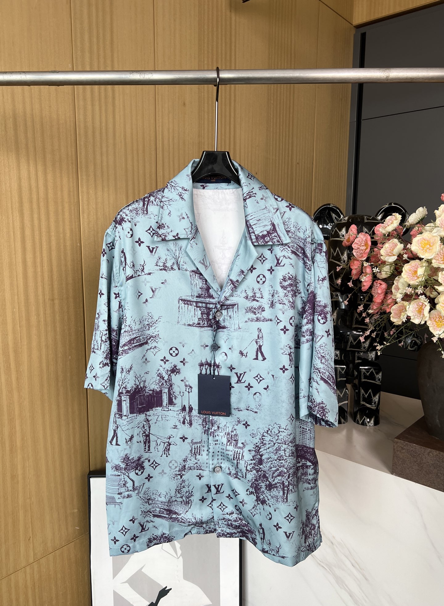 NO:318937,Louis Vuitton New Spring and Summer Style Latest Popular Set ~ Short-sleeved shirt, city view fragment pattern, breathable and comfortable, delicate and soft feel!  Present casual cropping, excellent size S-XL, louis vuitton,louis vuitton,shirts,T-shirt,alexander wang19860909Louis Vuitton 路易 春夏新款 最新爆款套装～短袖衬衫,城市景碎片图案,透气舒适,手感细腻柔软！呈现休闲裁剪,版型超赞 码数S-XL,,louis vuitton,louis vuitton,shirts,T-shirt,alexander wang,Women's clothing