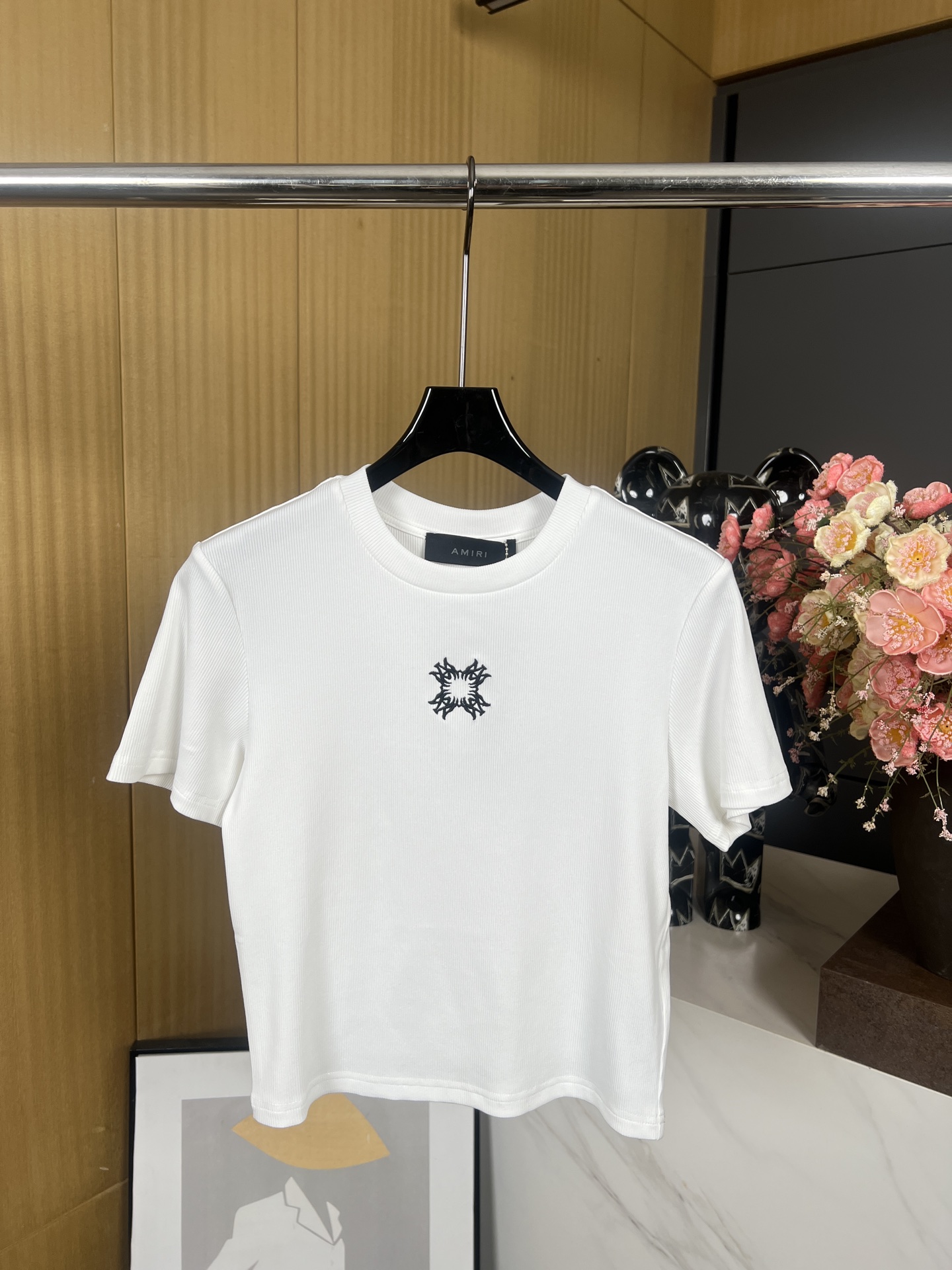NO:318915,AMIRI & Spring and Summer Latest Women's POLO Short T-shirt Simple Embroidery Print on the Chest Overall Simple and Fashionable Fabric Pure Cotton Comfortable and Breathable Moderate SML, Amiri,tees, t-shirt, alexander wang19860909AMIRI&春夏最新款 女士POLO 短款T恤 胸口简易刺绣印花 整体简约时尚 面料纯棉 舒适透气 版型适中 码数SML,,amiri,tees，t-shirt,alexander wang,Women's clothing