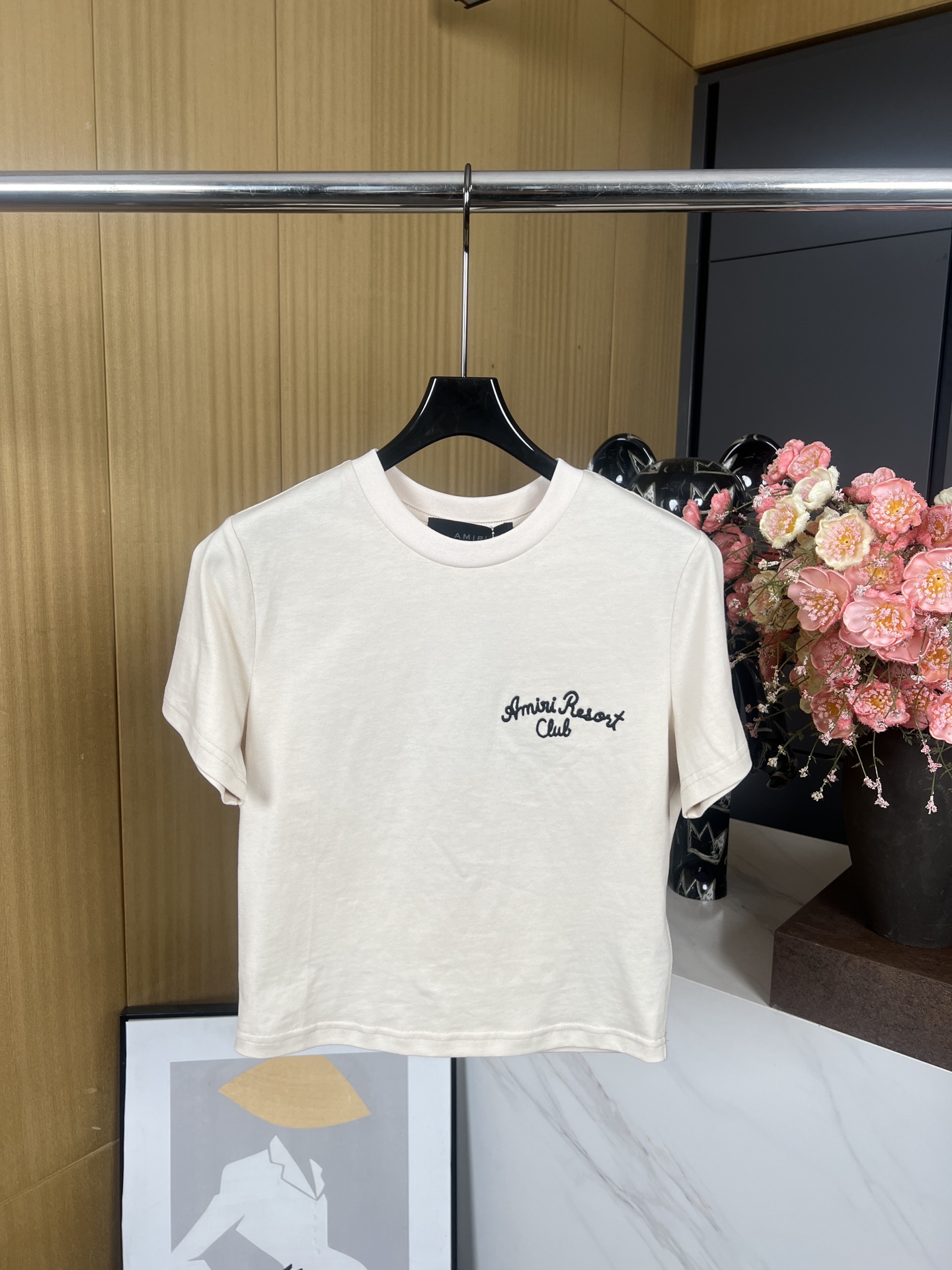 NO:318912,AMIRI & Spring and Summer Latest Women's POLO Short T-shirt Simple embroidery print on the left chest Back Manor embroidery Overall simple and fashionable Fabric pure cotton Comfortable and breathable Moderate fit SML,,amiri,tees, t-shirt,alexander wang19860909AMIRI&春夏最新款 女士POLO 短款T恤 左胸口简易刺绣印花 后背庄园刺绣 整体简约时尚 面料纯棉 舒适透气 版型适中 码数SML,,amiri,tees，t-shirt,alexander wang,Women's clothing