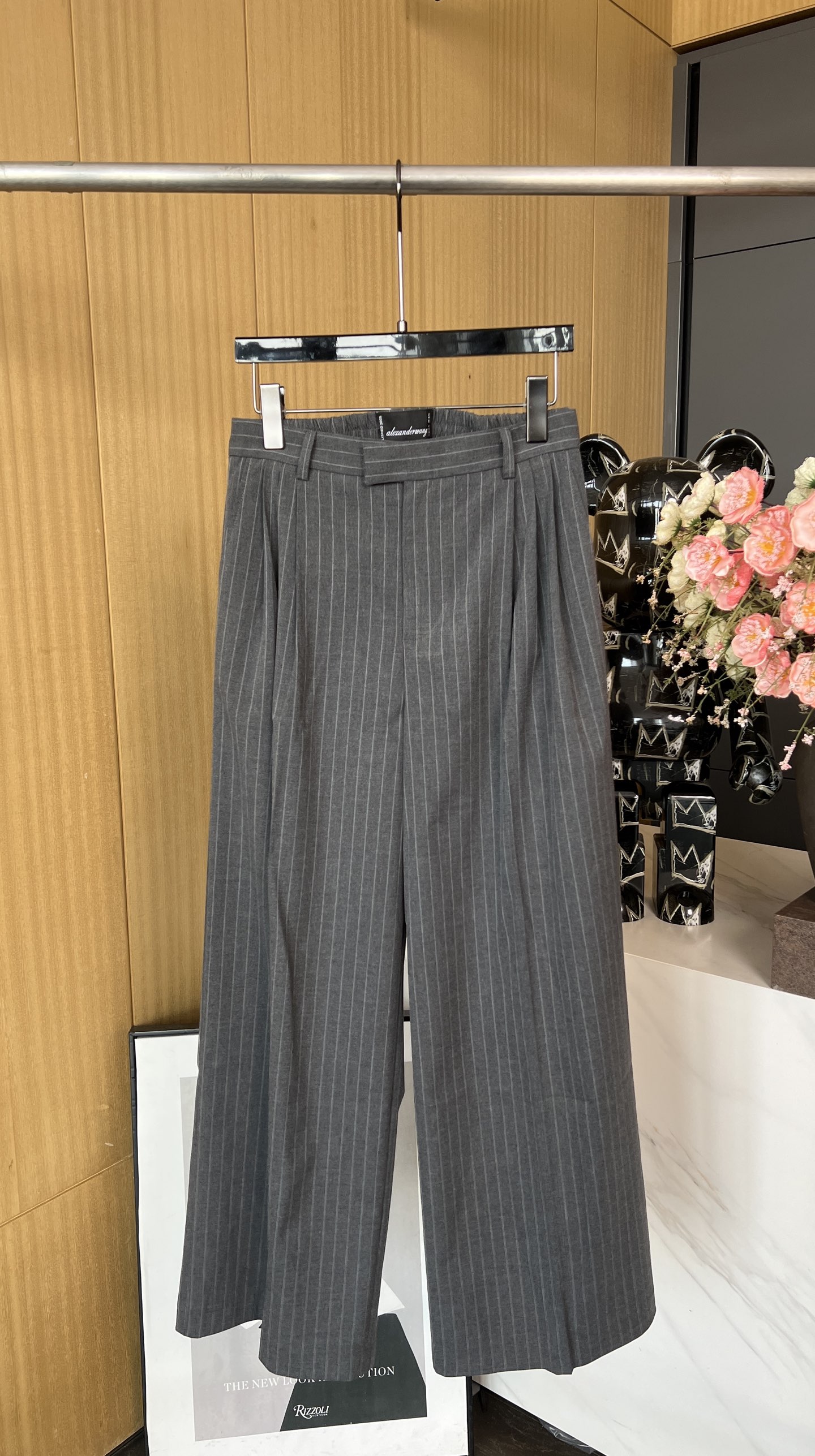 NO:318886,ALexanderwang Alexanderwang'Grey suit pants in early spring, removable logo vertical striped casual wide-leg style, super slim upper body, and awesome spring and summer match. SML, alexander wang, business suit, alexander wang19860909ALexanderwang亚历山大王｀早春灰色系穿搭西装裤、可拆卸徽标竖条纹休闲阔腿版型,上身超级显瘦,春夏搭配绝绝绝子 码数SML,,alexander wang,business suit,alexander wang,Women's clothing