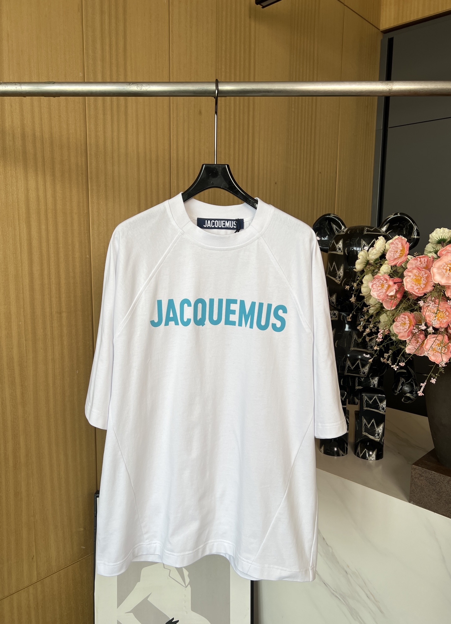 NO:318878,jacquemus* Spring and summer new style Lake blue letter round neck T-shirt short sleeves, Lake blue brand LO logo on chest, three-dimensional shoulder-falling cut style Loose style, same style for men and women SML, T-shirt,tees, t-shirt,alexander wang19860909jacquemus* 春夏新款 湖蓝色字母圆领T恤短袖,胸前湖蓝色品牌LO标识、立体落肩裁剪版型 宽松版型、男女同款 码数SML,,T-shirt,tees，t-shirt,alexander wang,Women's clothing