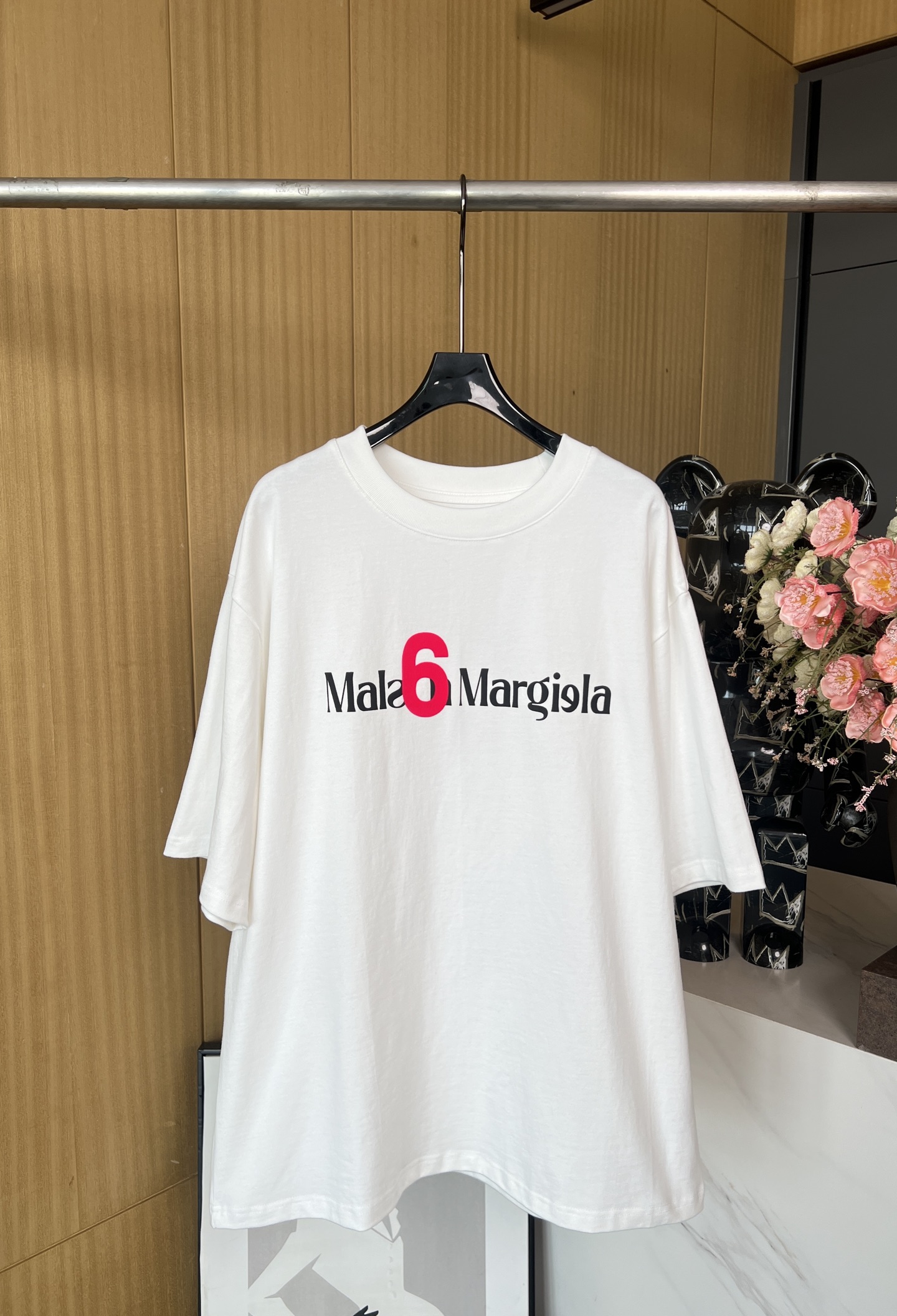 NO:318872,Maison Margiela*Magiela MM6* latest spring and summer hot model, M6 printed round neck T-shirt short sleeves, classic LO letter printing on the chest, classic printing on the back, heavy fabric machine washing not easy to deform, pure cotton material, comfortable and breathable. Same model for men and women, SML, masion margiela, masion margiela, T-shirt, tees, t-shirt, alexander wang19860909MaisonMargiela*马吉拉MM6*春夏最新爆款,M6印花圆领T恤短袖,胸口是经典LO字母印花,后背也有经典印花、重克面料机洗不易变形,纯棉材质,舒适透气. 男女同款 码数SML,,masion margiela,masion margiela,T-shirt,tees，t-shirt,alexander wang,Women's clothing