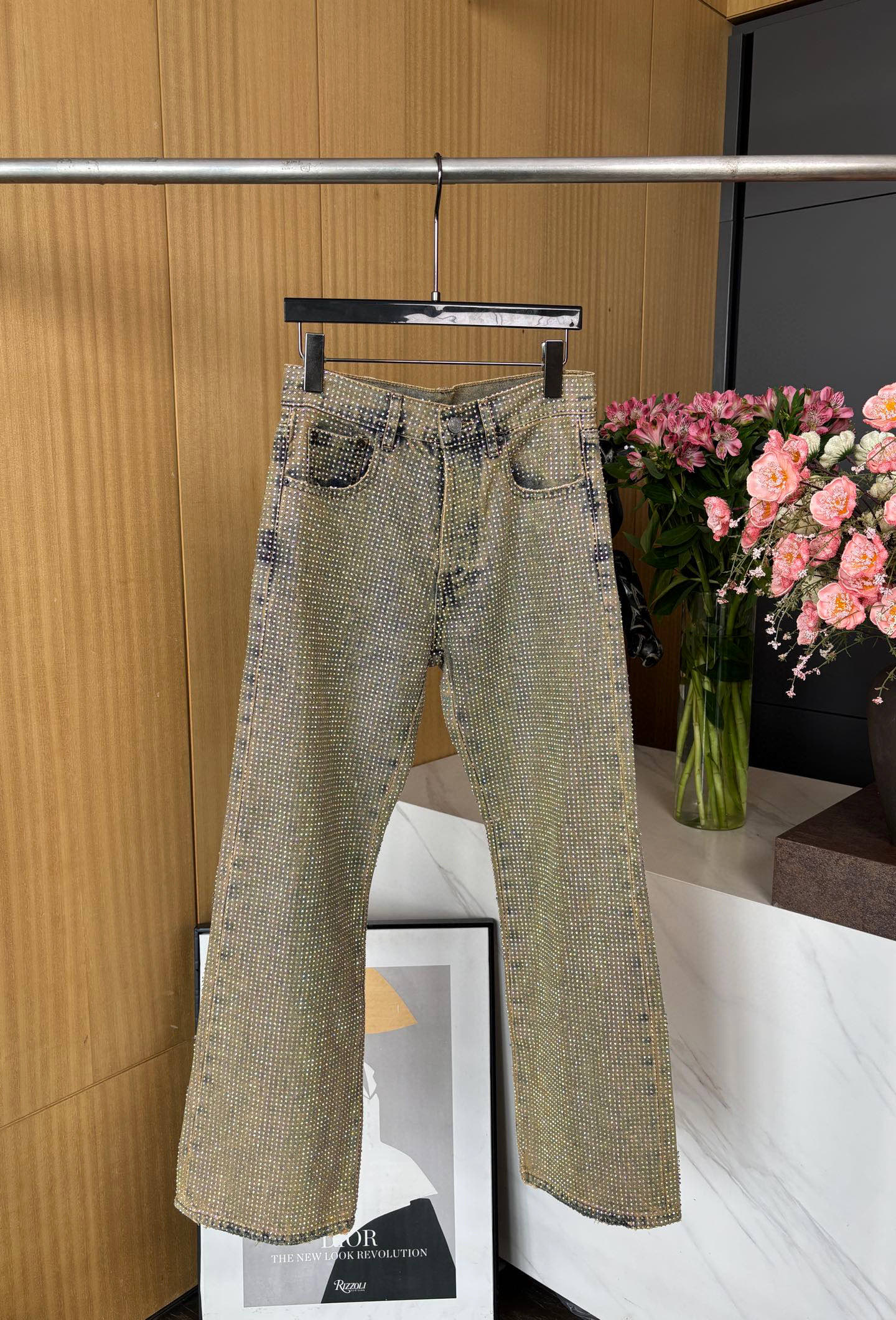 NO:327786,Acne Studios* early spring new style crystal flash diamond loose wide-leg jeans, full of buling Buling's hot diamond points, washing and making old and broken technology, moderate style, upper body makes it look slimming and taller SML, acne studios, dior, jeans, alexander wang19860909Acne Studios*早春新款 水晶闪钻宽松阔腿牛仔裤,满身布灵布灵的烫钻点辍 水洗做旧做破工艺 版型适中 上身显瘦显高 码数SML,,acne studios,dior,jeans,alexander wang,Women's clothing