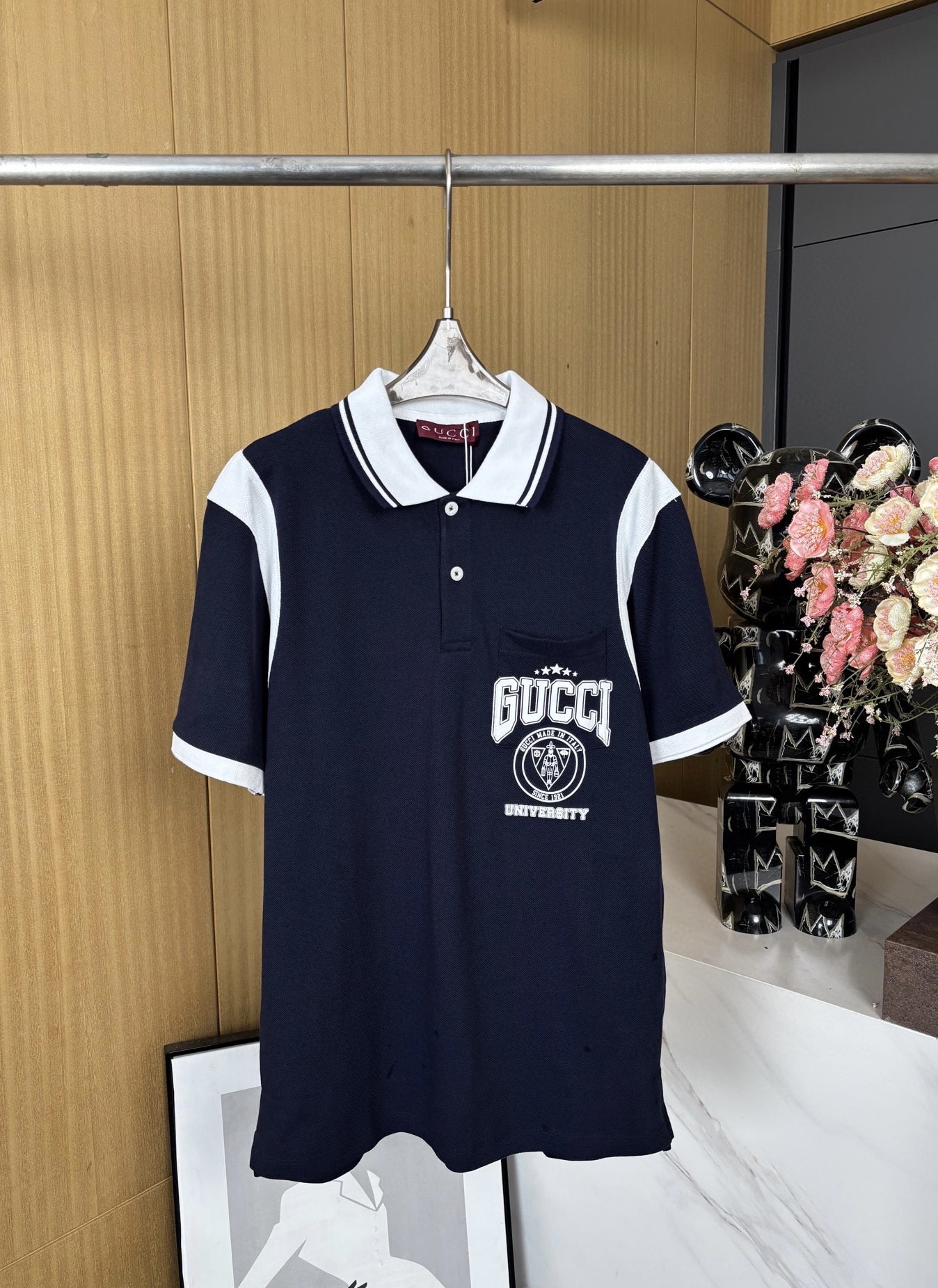 NO:331196,Gucci Spring and Summer New Lapel Color-blocked Bead Floor Polo Shirt, Gucci University's logo print, contrasting color inlaid ribbed piping, casual style. MLXLXXL,,gucci,versace,alexander wang19860909Gucci 春夏新款 翻领拼色珠地棉Polo衫、Gucci University'标识印花、撞色镶饰罗纹滚边、休闲版型 码数MLXLXXL,,gucci,versace,alexander wang,Women's clothing