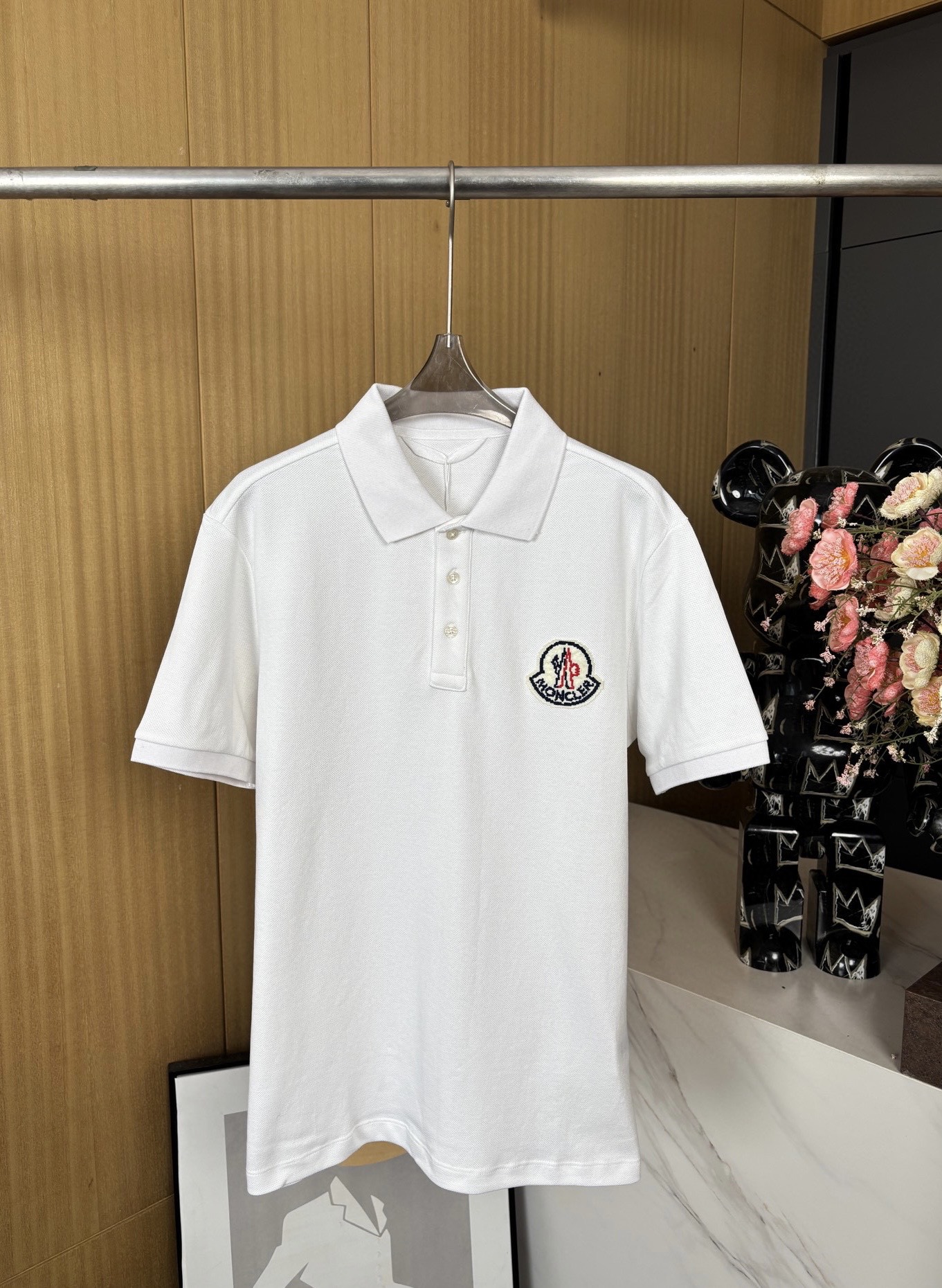 NO:331208,Moncler New Spring and Summer Logo Lapel Short-sleeved Polo Shirt, Patch Format Signs, Button Opening and Closed, Casual Style, Men and Women's Size MLXLXXL, Moncler, T-shirt, Alexander Wang19860909Moncler 盟可睐 春夏新款 标识翻领短袖Polo衫、贴片形式标牌、纽扣开合、休闲版型、男女同款 码数MLXLXXL,,Moncler,T-shirt,alexander wang,Women's clothing