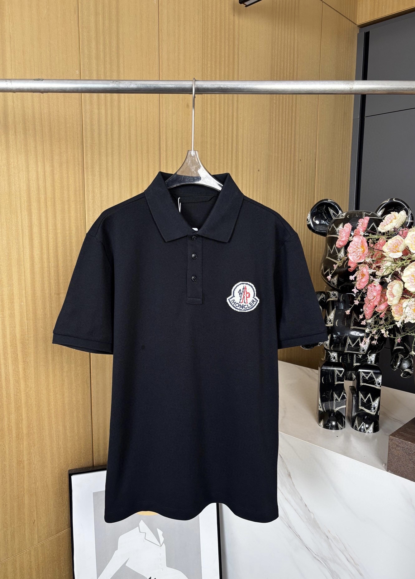 NO:331202,Moncler New Spring and Summer Logo Lapel Short-sleeved Polo Shirt, Patch Format Signs, Button Opening and Closed, Casual Style, Men and Women's Size MLXLXXL, Moncler, T-shirt, Alexander Wang19860909Moncler 盟可睐 春夏新款 标识翻领短袖Polo衫、贴片形式标牌、纽扣开合、休闲版型、男女同款 码数MLXLXXL,,Moncler,T-shirt,alexander wang,Women's clothing