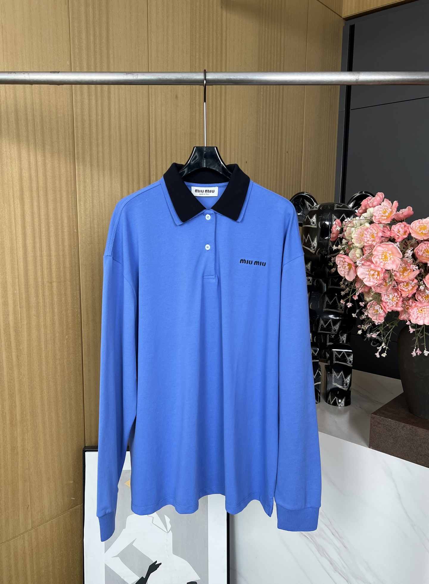 NO:327792,MiuMi* Spring and summer new style embroidered letter blue long-sleeved polo shirt, custom double-layer color-blocked ribbed collar, overzise loose style, same style for men and women. Size XSSML,,miumiu,alexander wang19860909MiuMi* 春夏新款 刺绣字母蓝色长袖polo衫、定制双层拼色罗纹领、overzise宽松版型、男女同款 码数XSSML,,miumiu,alexander wang,Women's clothing