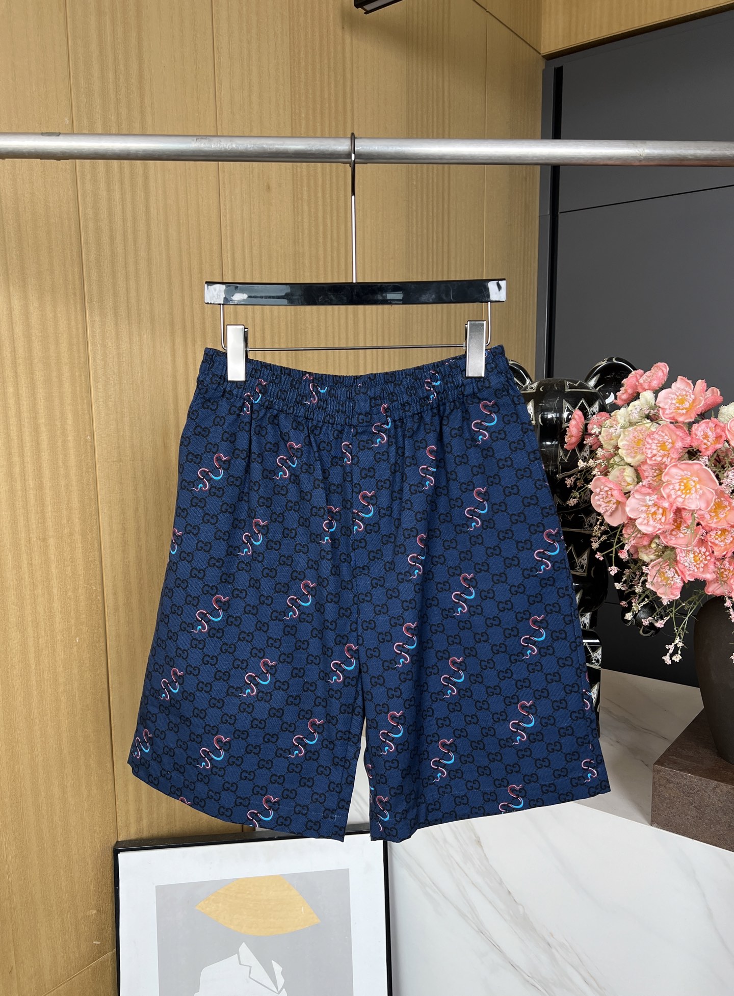 NO:433634,Men's Gucci Spring and Summer New Snake Printed Cotton Shorts, GG Snake-shaped Full Print, Elastic Waist Headband Drawstring, Casual Style SMLXL,,gucci, shorts,alexander wang19860909男款Gucci 春夏新款 蛇年印花棉质短裤、GG蛇型通体印花、松紧腰头带抽绳、休闲版型 码数SMLXL,,gucci,shorts,alexander wang,Women's clothing