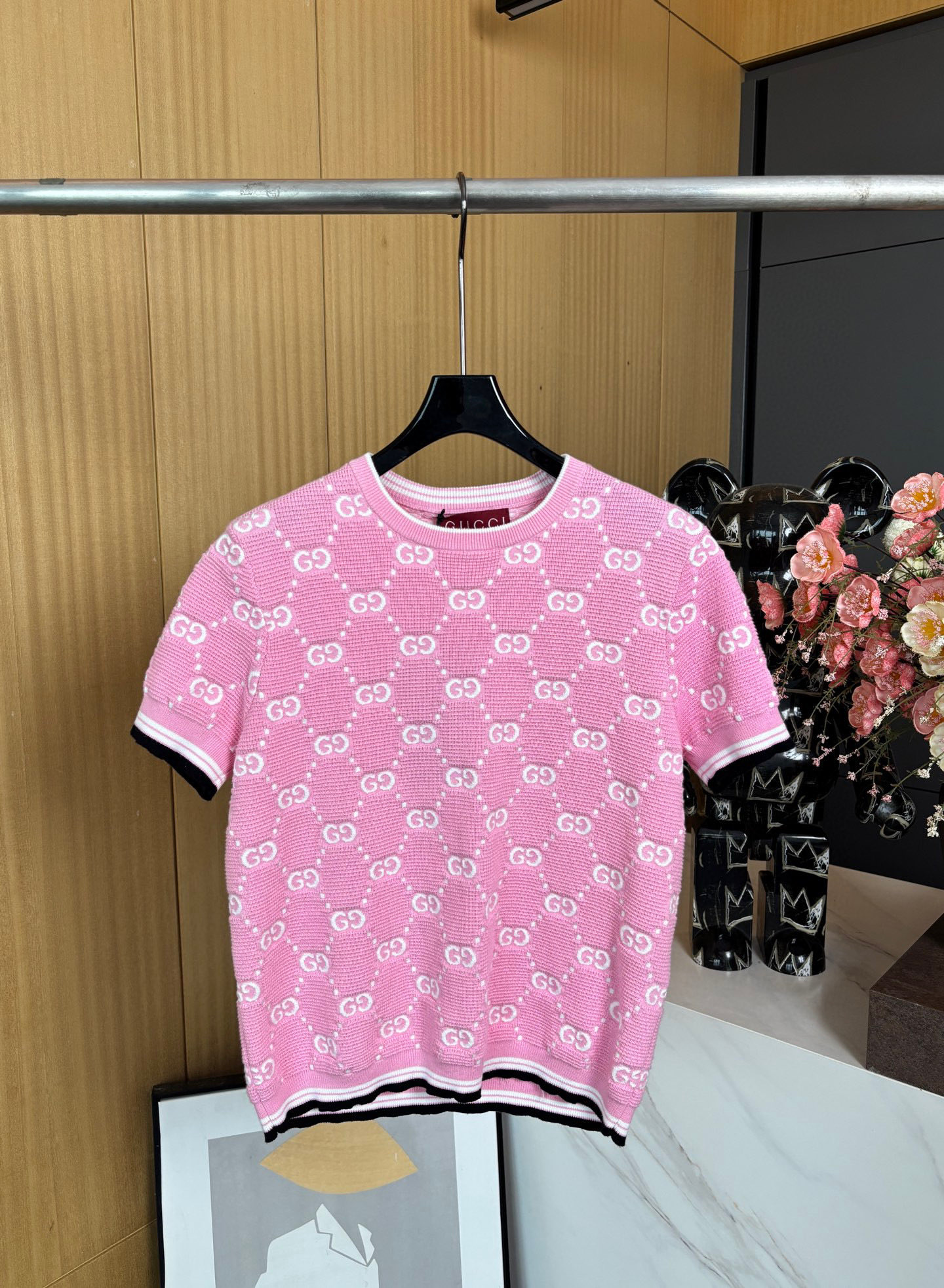 NO:333275,Gucci new spring and summer GG jacquard wool top, pink and white GG wool jacquard, full body interlocking GG jacquard pattern, contrasting striped trim, ribbed round neck neckline, elastic elastic details, casual style SML, gucci, alexander wang19860909Gucci 春夏新款 GG提花羊毛上衣、采用粉色和白色GG羊毛提花、通身饰互扣GG提花图案、撞色条纹饰边、罗纹圆领领口、松紧弹力细节、休闲版型 码数SML,,gucci,alexander wang,Women's clothing