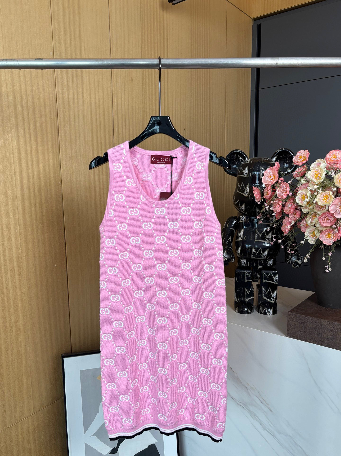 NO:333284,Gucci new spring and summer GG jacquard wool vest dress, pink and white GG wool jacquard, full body interlocking GG jacquard pattern, contrasting striped bottom edge round neck collar Sleeveless design, elastic elastic details, casual style SML, gucci, skirts, alexander wang19860909Gucci 春夏新款 GG提花羊毛背心连衣裙、采用粉色和白色GG羊毛提花、通身饰互扣GG提花图案、撞色条纹底边圆领领口 无袖设计、松紧弹力细节、休闲版型 码数SML,,gucci,skirts,alexander wang,Women's clothing