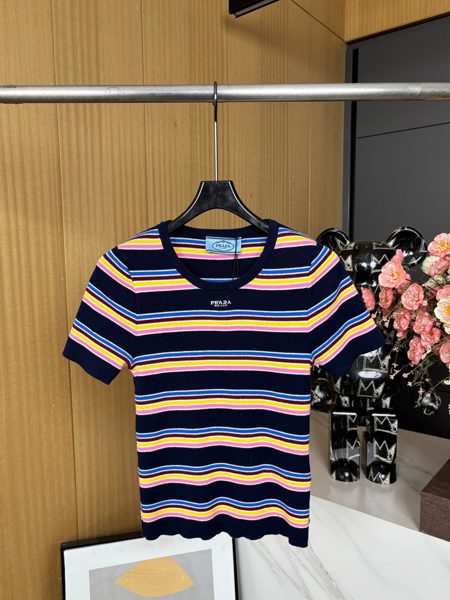 NO:332617,Prada Spring and Summer New Striped Round Neck T-shirt Soft Wool Fabric Making, Multi-color Striped Pattern, Brand Logo Embroidery, Elastic SML, Prada, Tees, T-shirt, Alexander Wang19860909Prada 春夏新款 条纹圆领T恤 柔软羊毛面料制作、多色条纹图案、饰有品牌标识刺绣、弹力修身版型 码数SML,,prada,tees，t-shirt,alexander wang,Women's clothing