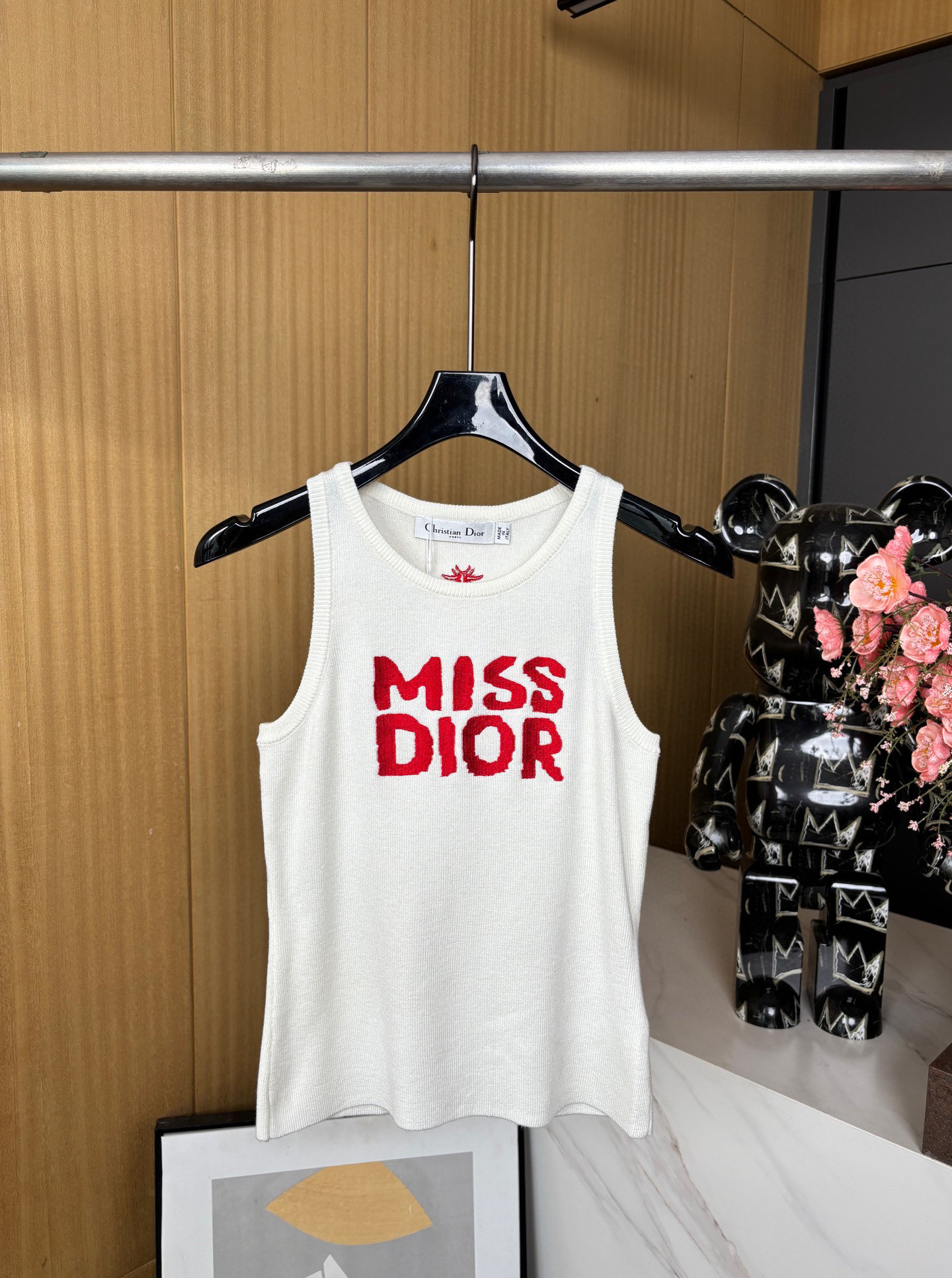 NO:332619,Dior Spring and Summer New Embroidered Letter Inlay Vest Made of Soft Wool Fabric, Brand Inlay at the Chest, Bee Embroidery on the Back, Ribbed Neck and Hem, Elastic SML, Dior, Alexander Wang19860909Dior 春夏新款 刺绣字母嵌花背心 柔软羊毛面料制作、胸口饰有品牌标识嵌花、背后饰小蜜蜂刺绣、罗纹领口和下摆、有弹力 码数SML,,dior,alexander wang,Women's clothing