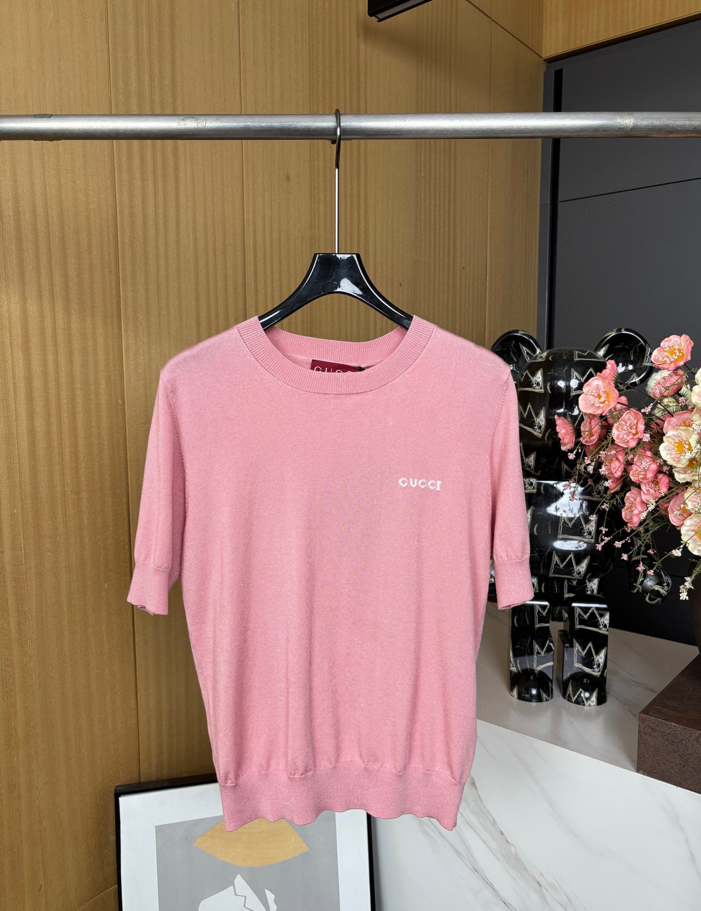 NO:333273,Gucci Spring and Summer New Style Solid Color Embroidery Letter Pullover, Contrast Color Brand Logo Embroidery, Ribbed Neck and Hem, Casual Style SML, Gucci, Alexander Wang19860909Gucci 春夏新款 纯色刺绣字母套头衫、饰撞色品牌标识刺绣、罗纹领口和下摆、休闲版型 码数SML,,gucci,alexander wang,Women's clothing