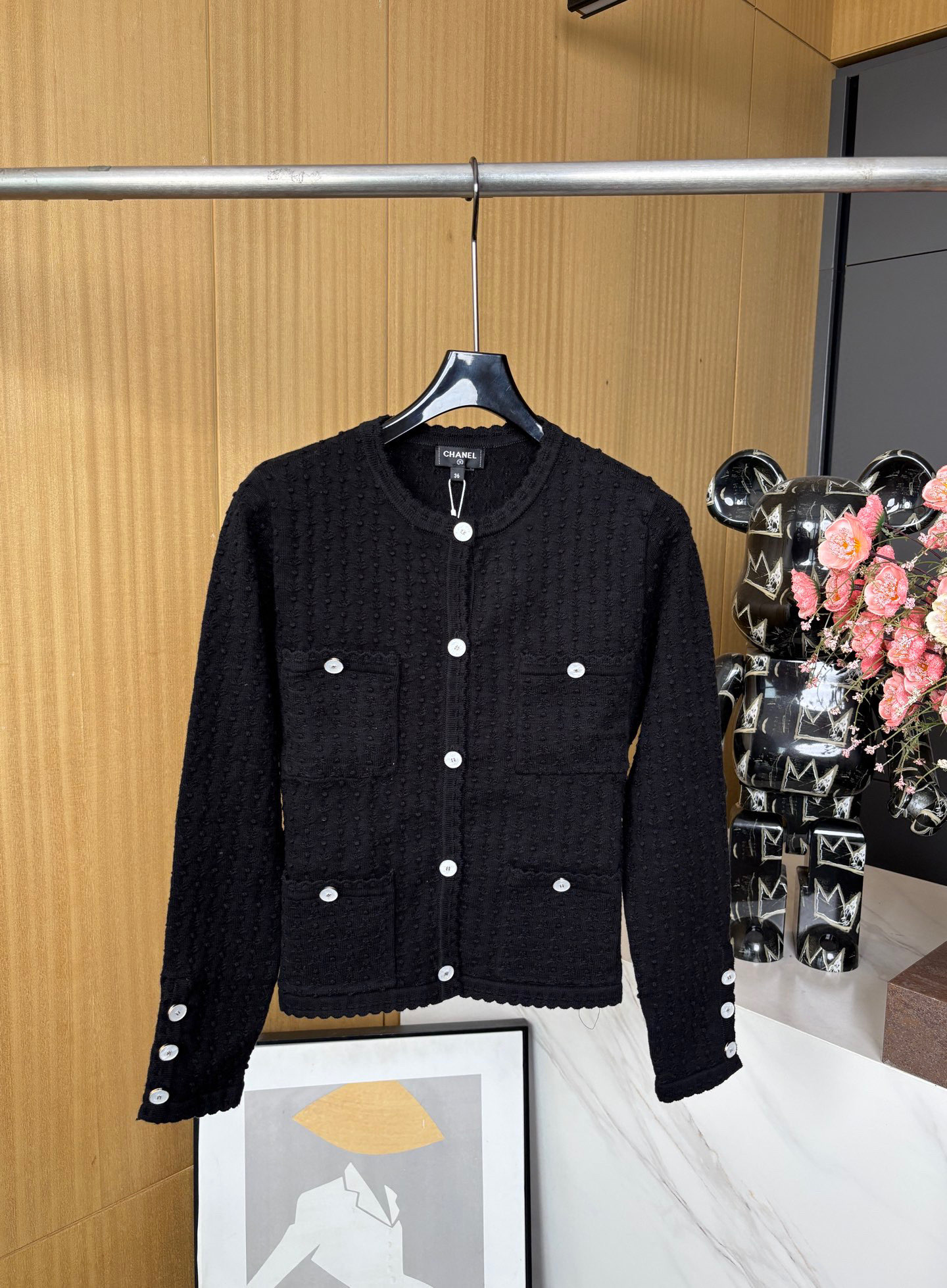 NO:333276,Chanel* Xiaoxiang New Spring and Summer Wool Cardigan Classic Xiaoxiang Edition Full hook pattern, unique small fragrant buttons, four front bag design, casual version SML, chanel, alexander wang19860909Chanel*小香 春夏新款 羊毛开衫 经典小香版型 全副钩花图案、独特小香纽扣、四个前袋设计、休闲版型 码数SML,,chanel,alexander wang,Women's clothing