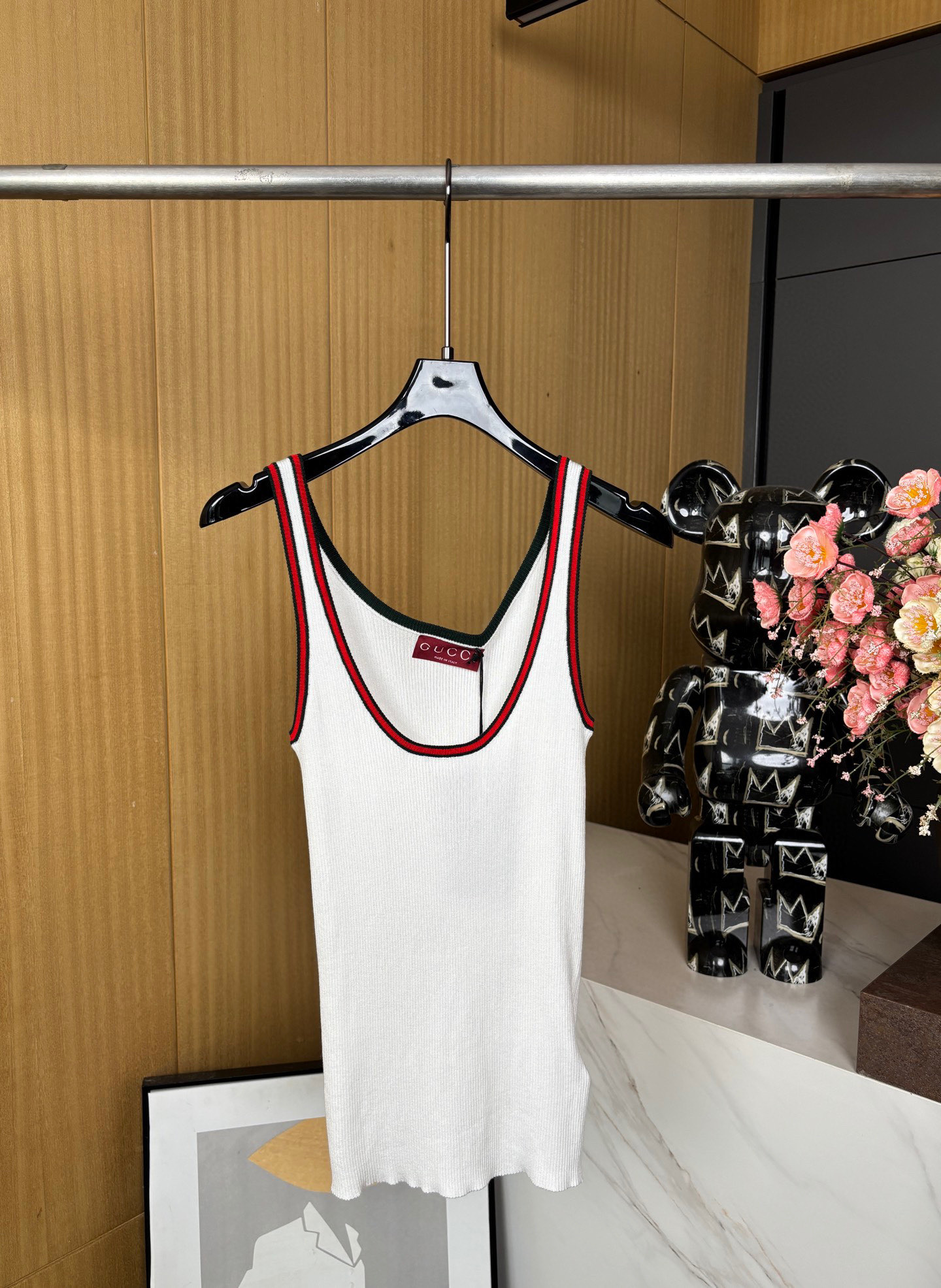 NO:333289,Gucci Spring and Summer New Cashmere-blend Sling Vest, made of white wool fabric, classic red and blue striped collar, slim and elastic version SML, gucci, alexander wang19860909Gucci 春夏新款 羊绒混纺吊带背心、采用白色羊毛面料制作、经典红蓝条纹领边、修身弹力版型 码数SML,,gucci,alexander wang,Women's clothing