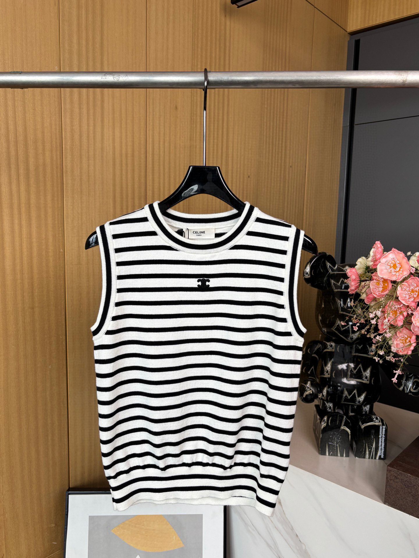 NO:331966,Celine Spring and summer new wool striped vest Soft wool fabric making Contrast striped pattern, brand embroidery on the chest, ribbed neckline and hem, casual style SML, celine, alexander wang19860909Celine 春夏新款 羊毛条纹背心 柔软羊毛面料制作 撞色条纹图案、胸口饰有品牌标识刺绣、罗纹领口和下摆、休闲版型 码数SML,,celine,alexander wang,Women's clothing