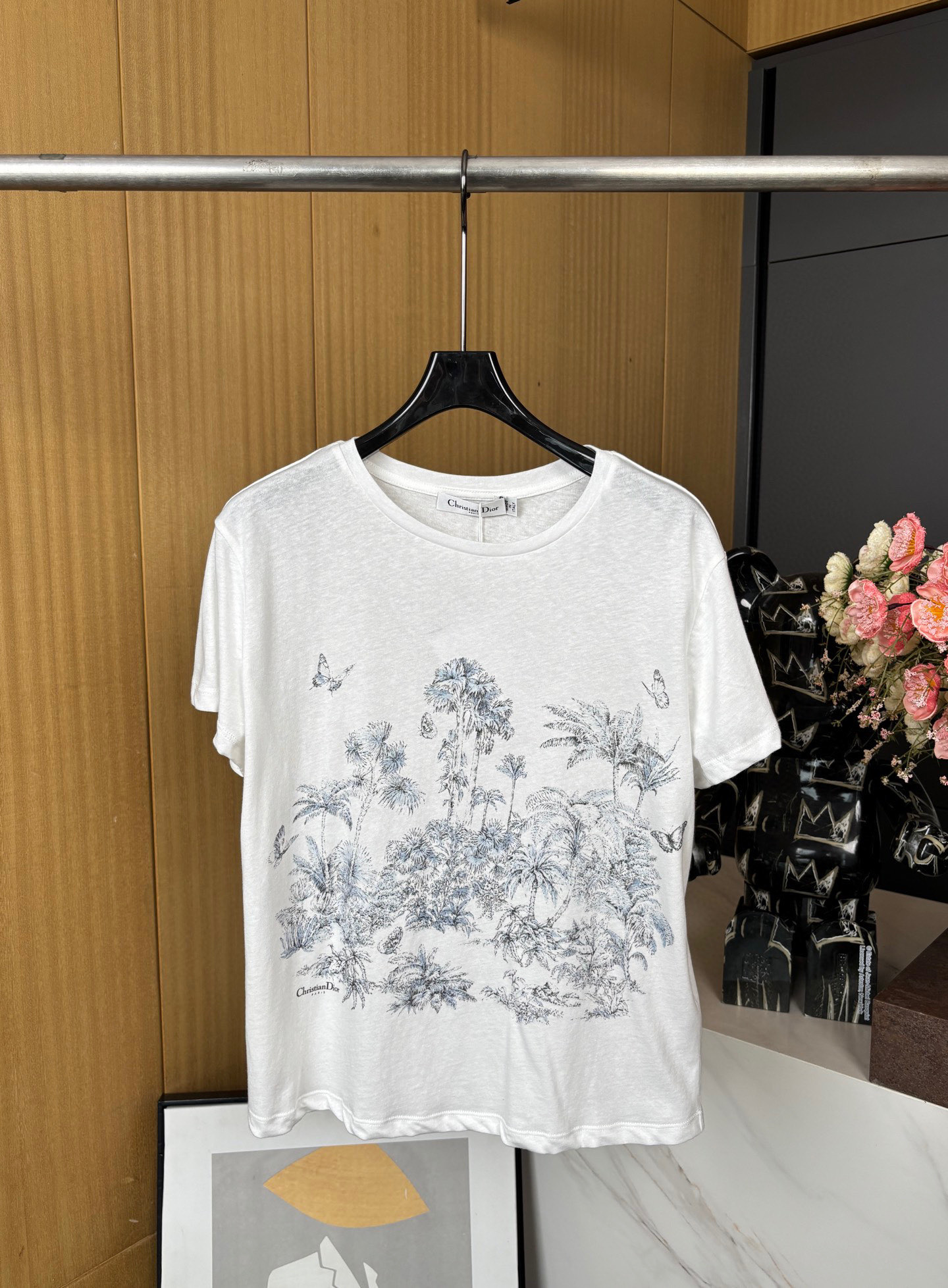 NO:332628,Dioreviera Limited Series New Spring and Summer Jungle Printed Cotton-Line Blend Knitted T-shirts, depicting dense jungle with diverse wildlife, leisure styles. SML, dior,tees, t-shirt,alexander wang19860909Dioriviera 限定系列 春夏新款 丛林印花棉麻混纺针织T恤、描绘栖息着多样野生动物的茂密丛林、休闲版型 码数SML,,dior,tees，t-shirt,alexander wang,Women's clothing