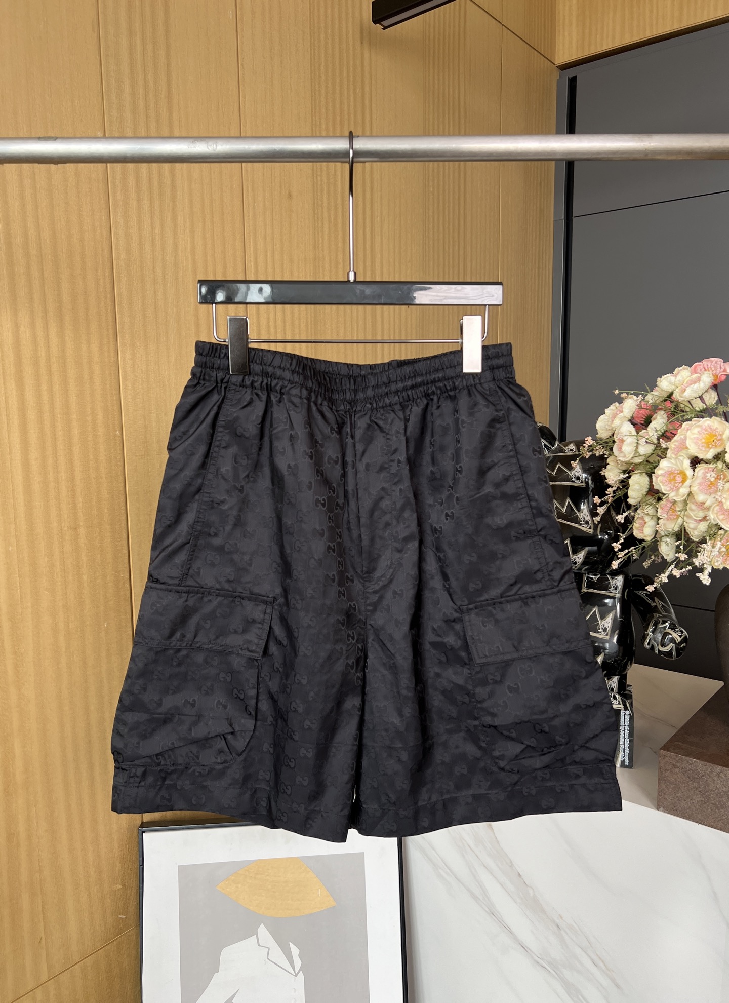 NO:433630,Men's Gucci Spring and Summer New Model, Dark Pattern Double G Jacquard Working Shorts, Classic Double G Pattern, Lightweight GG Nylon Jacquard Fabric, Elastic waist with Working Wind Side Pocket Back Pocket Zipper Design, Casual Style SMLXL, Gucci, Shorts, Alexander Wang19860909男款Gucci 春夏新款 暗纹双G提花工装短裤、经典双G图案、轻质GG尼龙提花面料,松紧腰头配有工装风侧袋后袋拉链设计、休闲版型 码数SMLXL,,gucci,shorts,alexander wang,Women's clothing