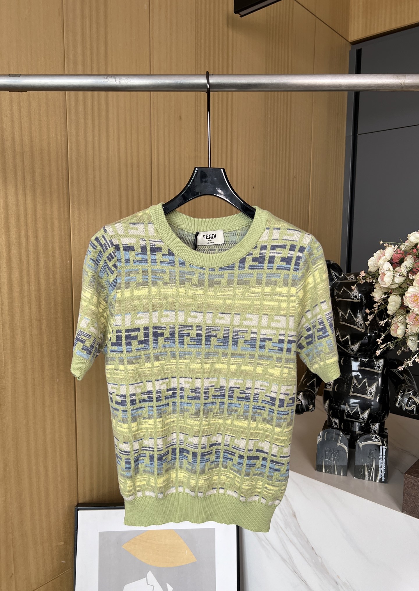NO:333279,FENDI Spring and Summer New Style Classic FF letter knit round neck short-sleeved shirt, decorated with full FF embroidery pattern, ribbed cuffs and hem, slim upper body, casual style S M L,,fendi, T-shirt, alexander wang19860909FENDI 春夏新款 经典FF字母针织圆领短袖衫、饰有全幅FF刺绣图案、罗纹袖口和下摆、上身显瘦、休闲版型 码数S M L,,fendi,T-shirt,alexander wang,Women's clothing