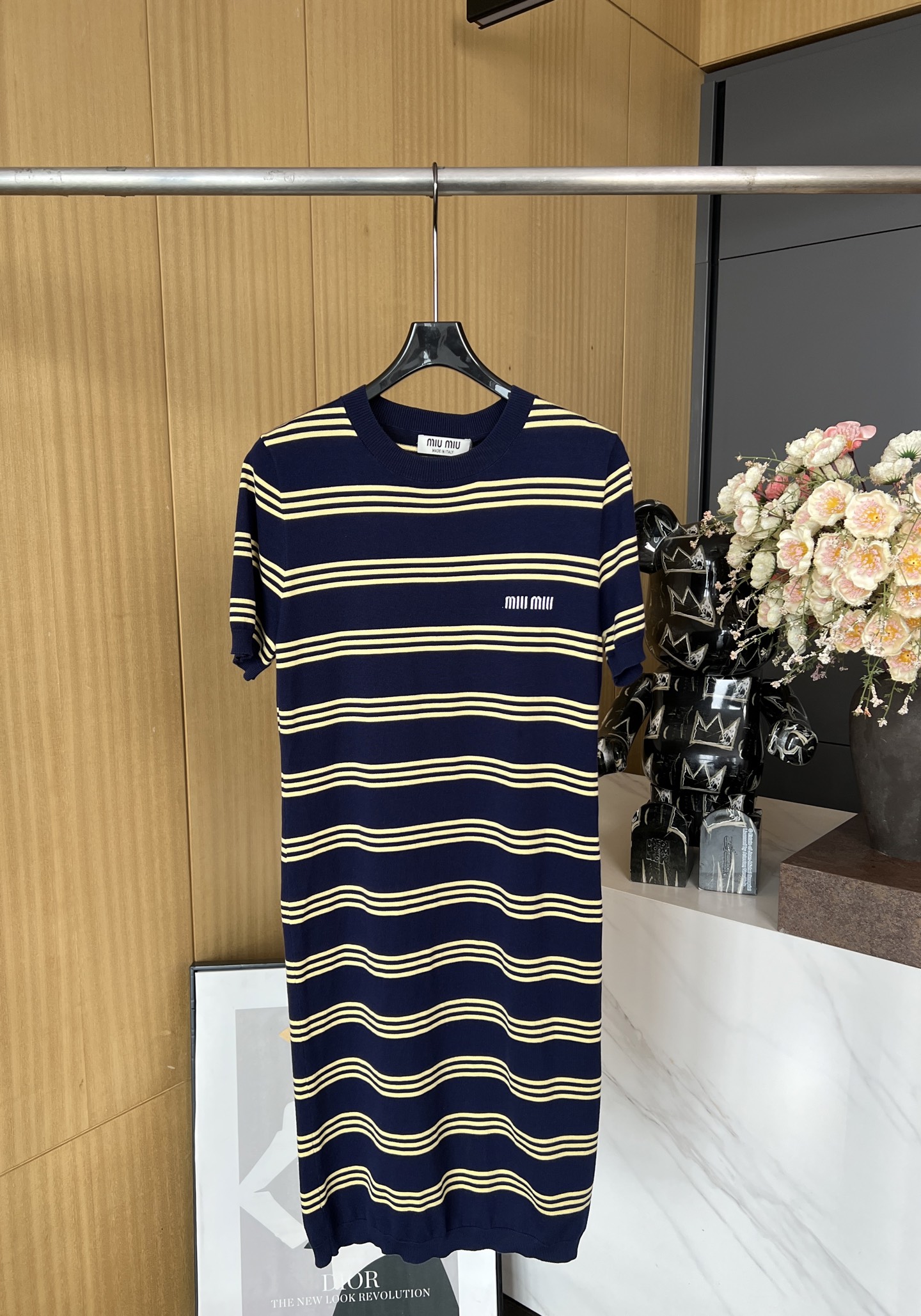 NO:333283,Miu Miu Spring and Summer New Wool Blended Dress, Soft Wool Blended Fabric, Striped Details, Embroidered Logo with Contrasted Color Brand Identity, Classic Polo Neckline, Slim-fit and elastic, Casual SML, Miumiu, Skirts, Alexander Wang19860909Miu Miu 春夏新款 羊毛混纺连衣裙、柔软羊毛混纺面料、条纹纹饰细节、饰有撞色品牌标识刺绣徽标、经典polo领口 、修身弹力版型、休闲版型 码数SML,,miumiu,skirts,alexander wang,Women's clothing