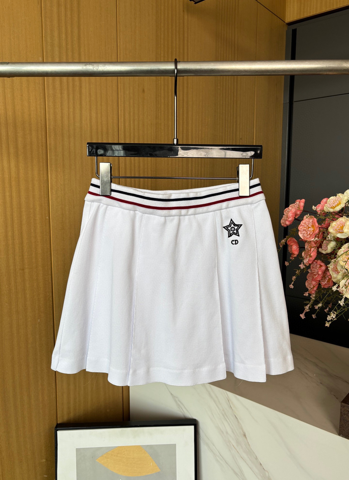 NO:335945,Dior Spring and Summer New Tennis Series Skirts with elastic waist design, no pick on body shape. Lucky Star CD embroidery logo, black, white and red high-end color matching, French elegant temperament SML, dior, dior, skirts, alexander wang19860909Dior 迪奥春夏新款网球系列半裙 松紧腰设计 不挑身材.幸运星星CD刺绣logo,黑白红高级配色,法式优雅气质 码数SML,,dior,dior,skirts,alexander wang,Women's clothing