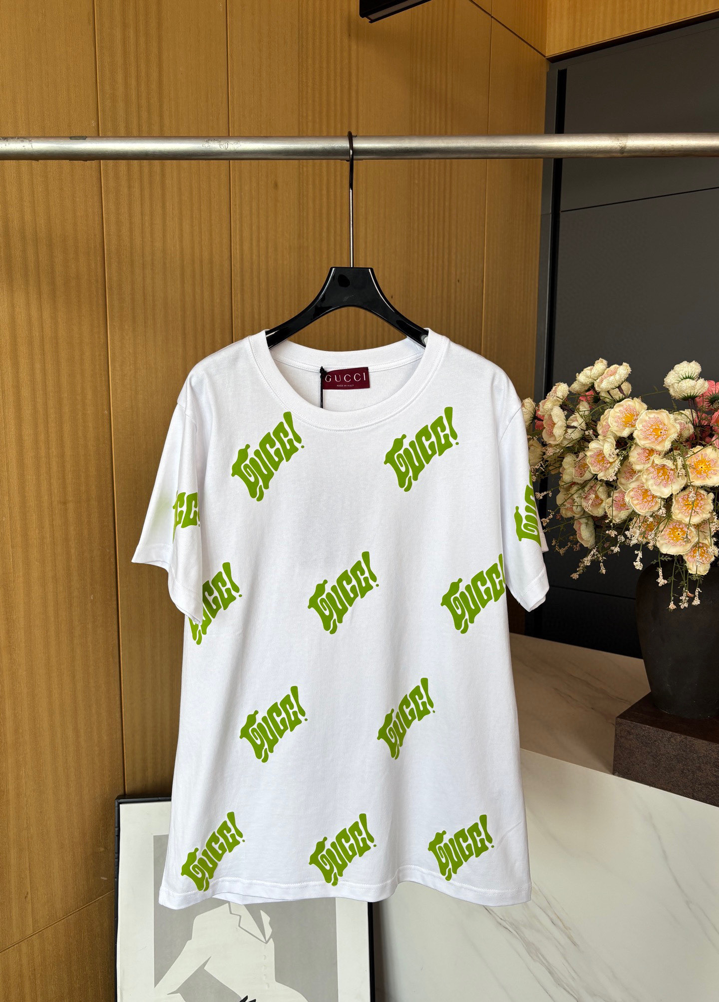 NO:335304,Gucci Spring and summer new style knitted round-neck cotton T-shirt full of green letters Logo print, straight cut style, knitted ribbed collar Casual style S M L XL,,gucci,tees, t-shirt,alexander wang19860909Gucci 春夏新款 针织圆领棉布T恤 满身绿色字母Logo印花、直筒剪裁版型、针织罗纹衣领 休闲版型 男女同款 码数S M L XL,,gucci,tees，t-shirt,alexander wang,Women's clothing