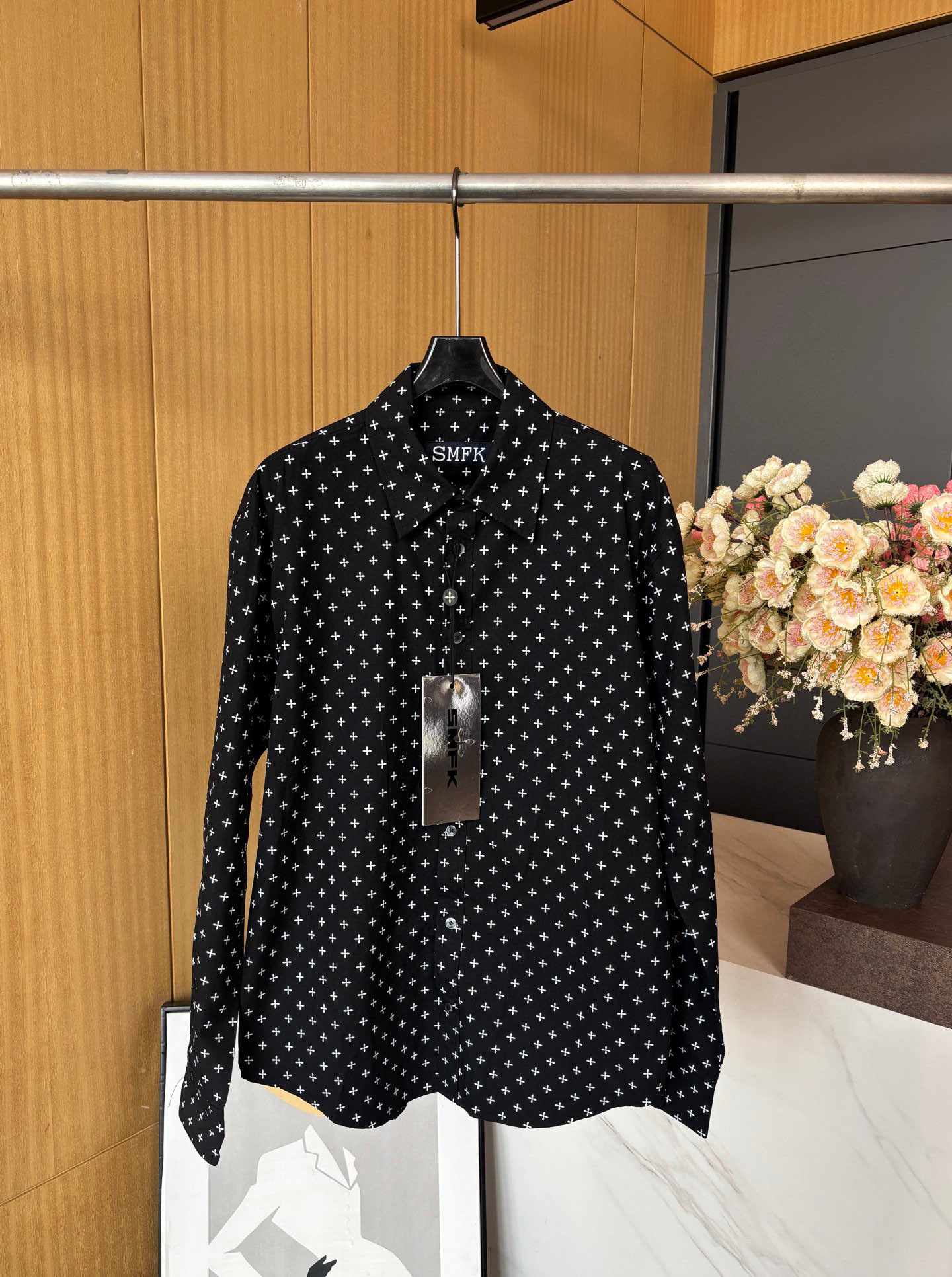 NO:335943,SMFK early autumn new style printed cross pattern classic shirt, black garden cotton mini cross flower graphics, casual style SML, shirts, alexander wang19860909SMFK 早秋新款 印花十字图案古典衬衫、黑花园棉质迷你十字花图形、休闲版型 码数SML,,shirts,alexander wang,Women's clothing
