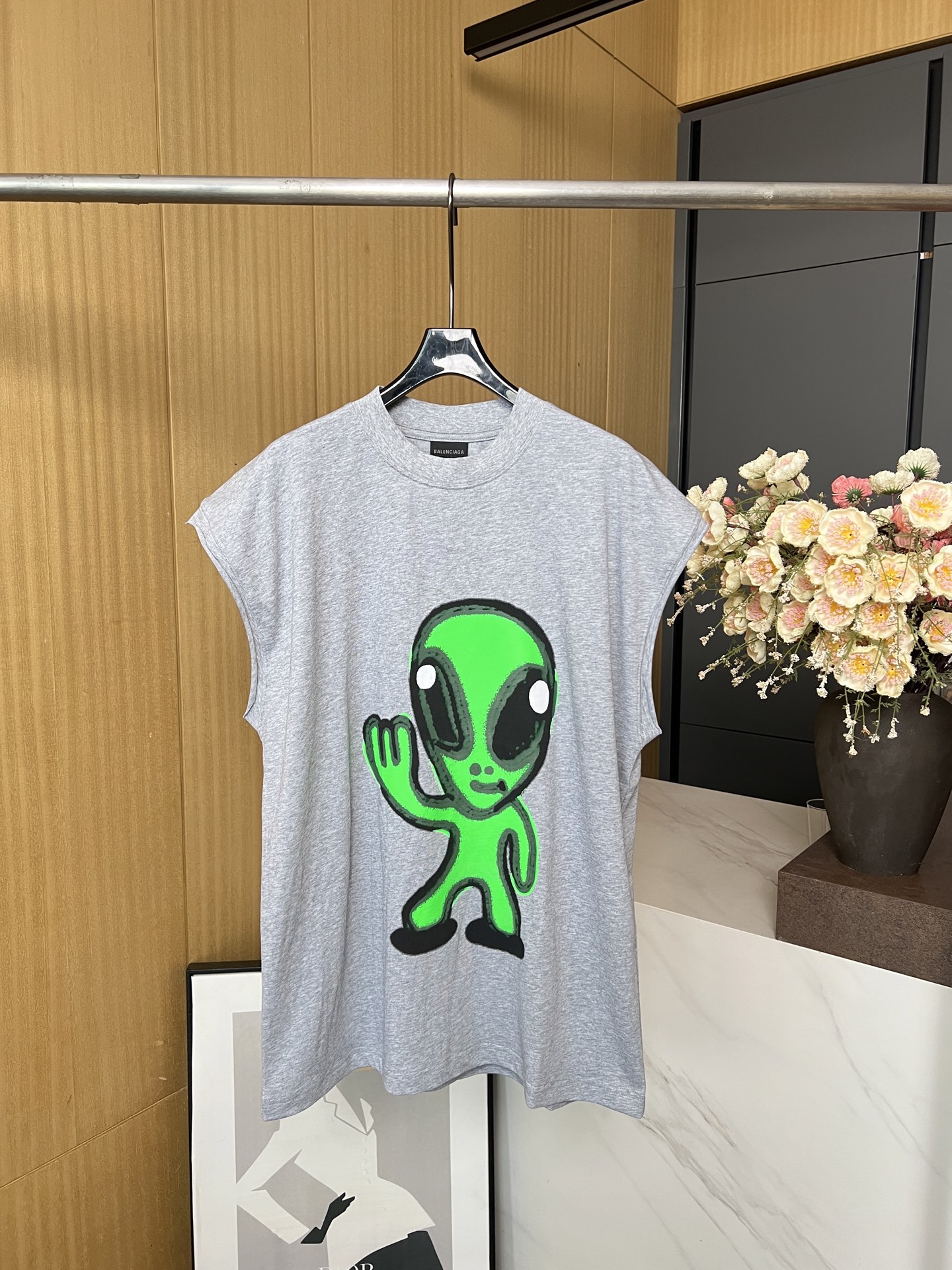 NO:414111,Balenciag* New spring and summer products HIGH THERE + DRIPLEY sleeveless T-shirt, front and back are decorated with high there + dripley artwork (with laser luminous effect) wash and fade effect Silhouette design Same model for men and women SML, balenciaga,tees, t-shirt,alexander wang19860909Balenciag* 春夏新品 HIGH THERE + DRIPLEY无袖T恤、正面和背面饰以hight there + dripley艺术作品对版（有镭射夜光效果）水洗褪色效果 廓型设计 男女同款 码数SML,,balenciaga,tees，t-shirt,alexander wang,Women's clothing