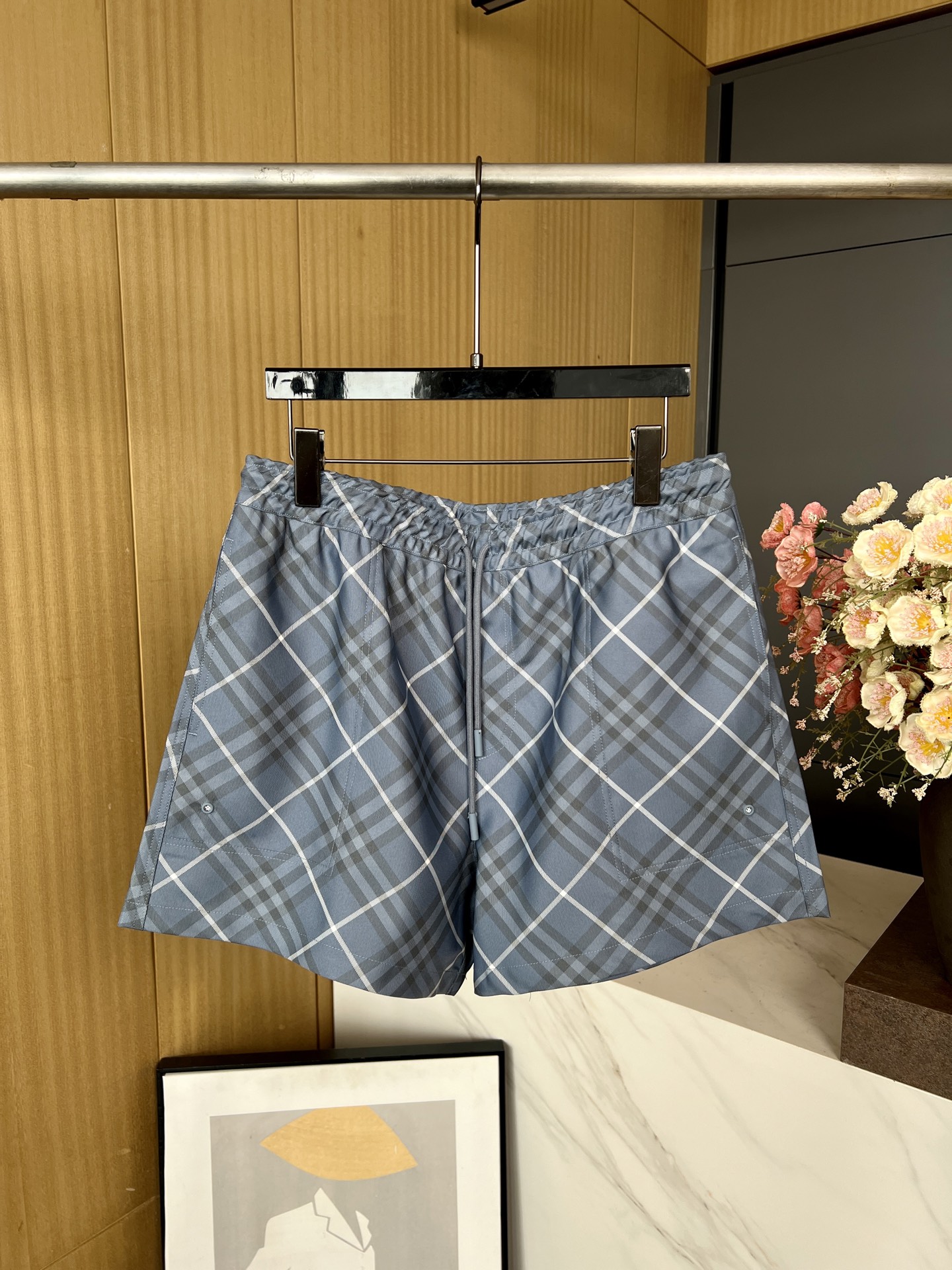 NO:334140,Men's Burberry Spring and Summer New plaid sports and casual shorts, classic plaid slant present, elastic and adjustable waist, casual style SMLXL, burberry, shorts, alexander wang19860909男款Burberry 春夏新款 格纹运动休闲短裤、经典格纹斜向呈现,腰部松紧可调节 、休闲版型 码数SMLXL,,burberry,shorts,alexander wang,Women's clothing