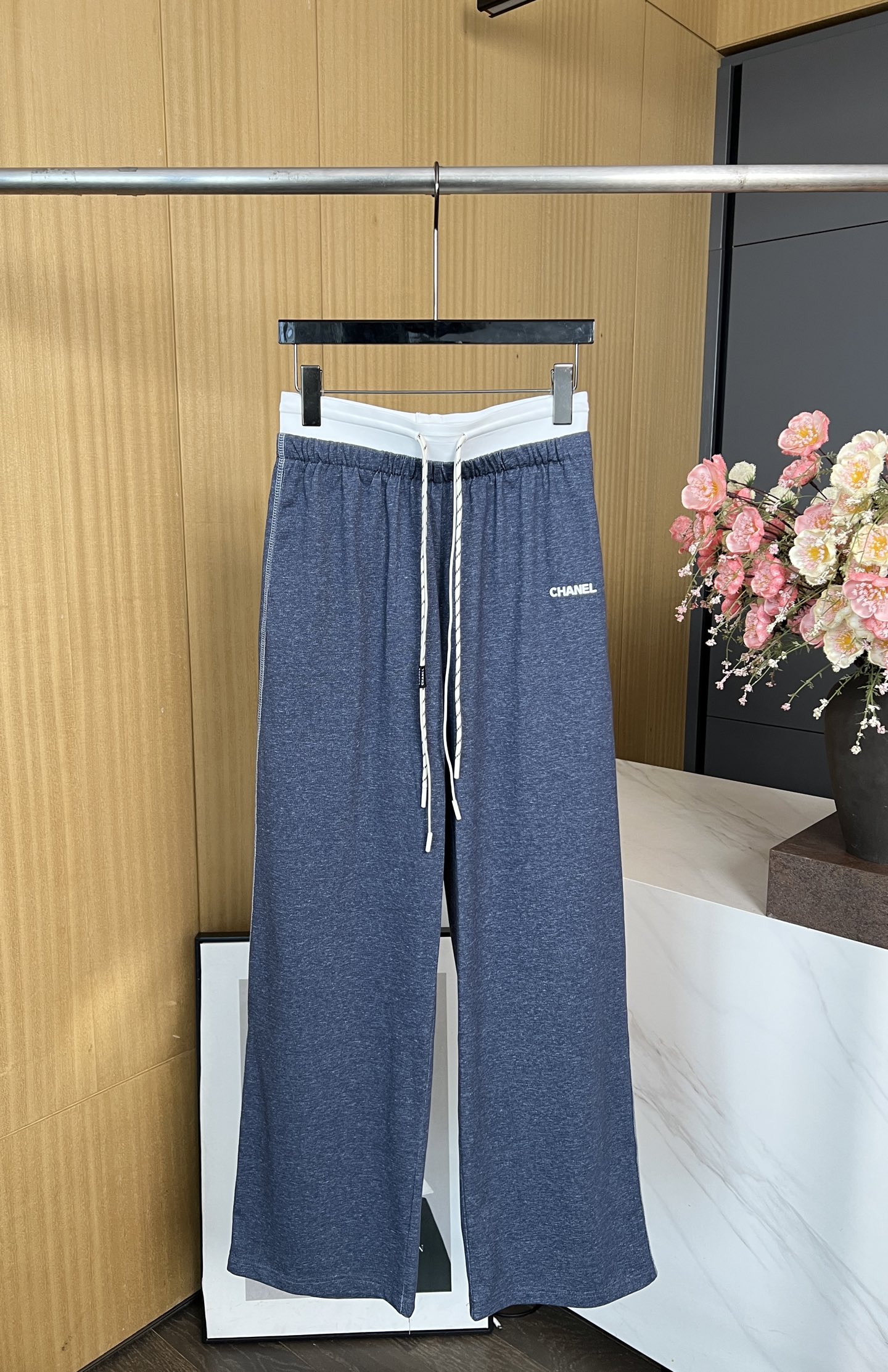 NO:411777,Chanel early autumn new style, double waist casual trousers, double waist design, three-dimensional letter printing, soft, comfortable and lazy style, versatile and not picky. SML, chanel, alexander wang19860909Chanel 早秋新款 双腰头休闲长裤、双腰头设计、字母立体印花、柔软舒适慵懒范儿十足、百搭不挑人 码数SML,,chanel,alexander wang,Women's clothing