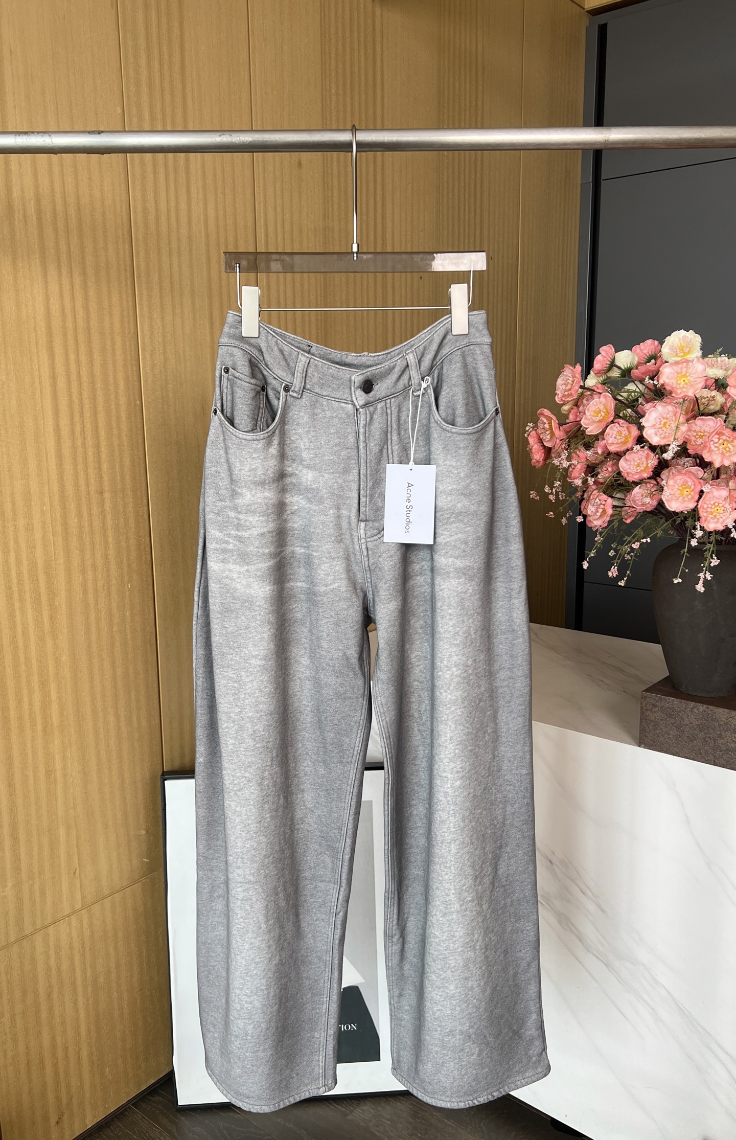 NO:416848,Acne Studios New early autumn style Fleece cotton blend dyed washing mid-waist wide-leg jeans, ready-to-wear dyed, leather logo trim on the back, casual style, same style for men and women. Number 32-42,,acne studios,dior,jeans,alexander wang19860909Acne Studios 早秋新款 抓绒棉混纺染色水洗中腰阔腿牛仔裤、经成衣染色处理、后背点缀皮革徽标饰片、休闲版型、男女同款 码数32-42,,acne studios,dior,jeans,alexander wang,Women's clothing