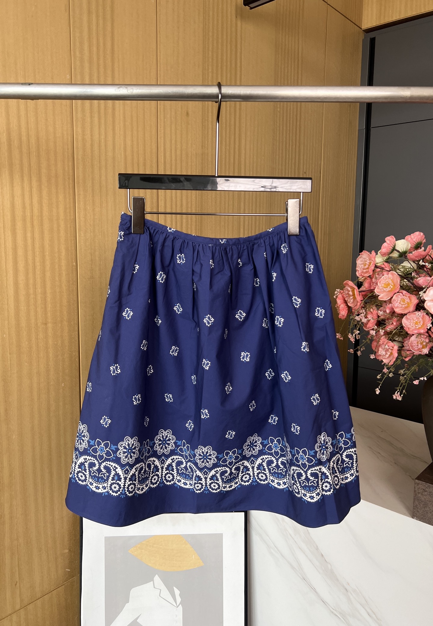 NO:416864,MiuMiu Spring and Summer New Printed Dianpin Poplin Skirts, Cornflower Prints, Side Buttons, Floral Patterns Show Playful Summer Style, Casual Style SML, Miumiu, Skirts, Alexander Wang19860909MiuMiu 春夏新款 印花粗斜纹府绸半身裙、矢车菊印花、侧面钮扣扣合、花卉图案展现出俏皮的夏日风情、休闲版型 码数SML,,miumiu,skirts,alexander wang,Women's clothing