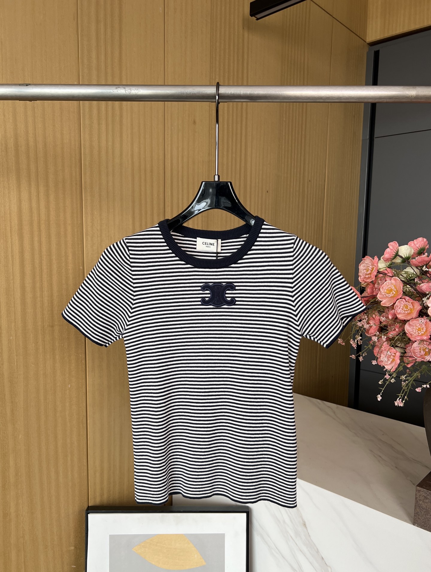 NO:417928,Celine Spring and Summer New Contrast Stripe Short-Sleeve T-shirt, Double C Embroidery on the chest, Ribbed Trim, Casual Style SML, Celine, T-shirt, Tees, t-shirt, alexander wang19860909Celine 春夏新款 撞色条纹短袖T恤、胸前有双C刺绣、罗纹饰边、休闲版型 码数SML,,celine,T-shirt,tees，t-shirt,alexander wang,Women's clothing