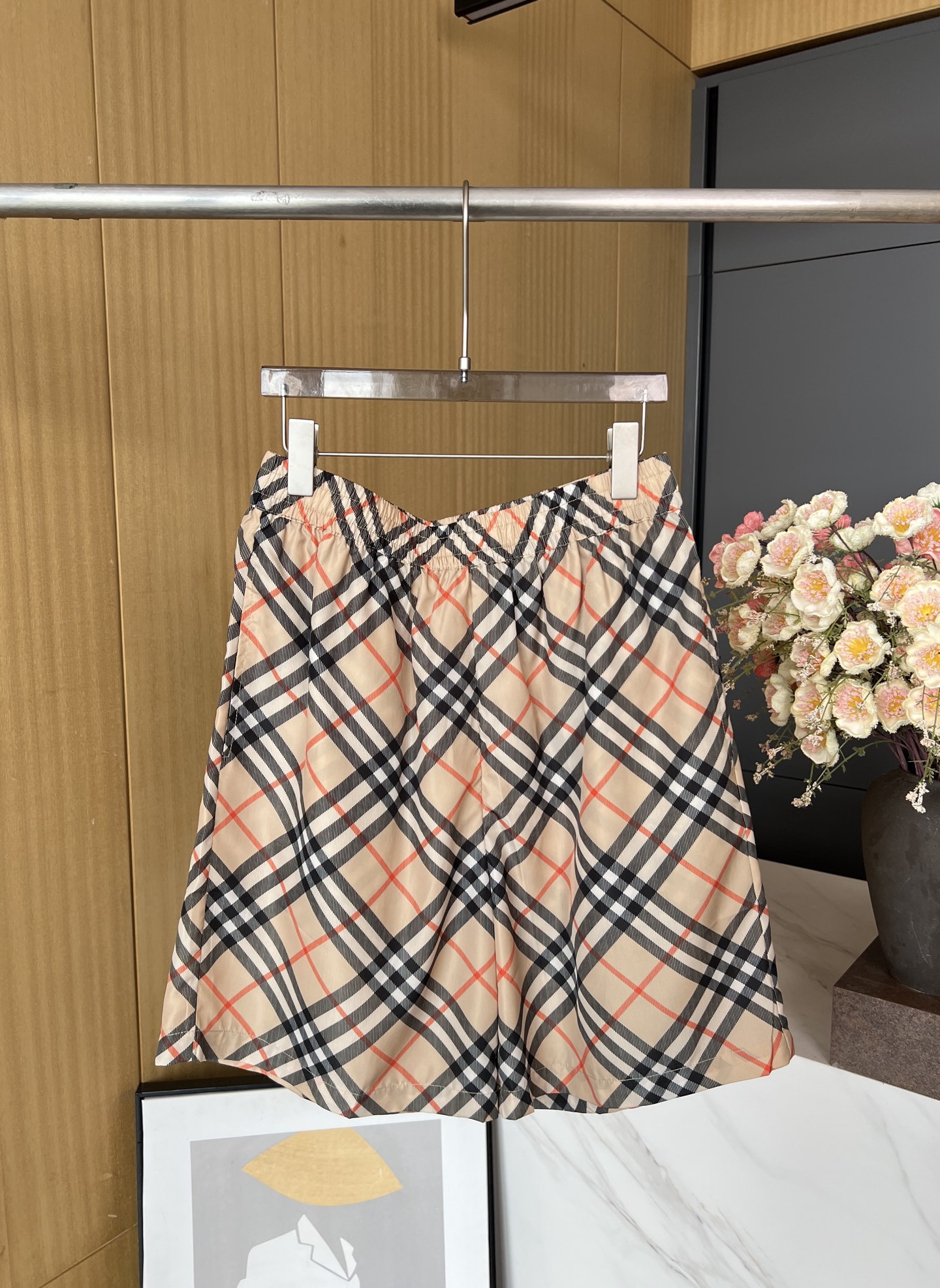 NO:427787,Men's Burberry* Burberry New Spring and Summer War Horse Embroidered Checkered Sports and Casual Shorts Classic Checkered Gentle, Flexible and Adjustable Waist, Casual Style SMLXL, Burberry, Shorts, Alexander Wang19860909男款Burberry*博柏利 春夏新款 战马刺绣格纹运动休闲短裤 经典格纹斜向呈现、腰部松紧可调节、休闲版型 码数SMLXL,,burberry,shorts,alexander wang,Women's clothing