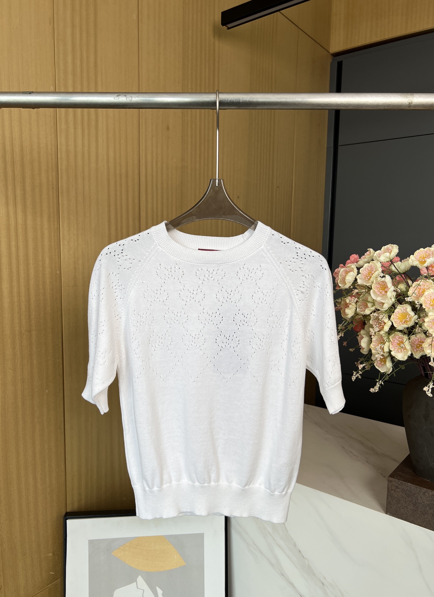 NO:427748,Gucci's new early autumn style GG cotton round neck top, embellished GG diamond pattern, GG letter interwoven pattern, highlighting the high-end feeling of outfit. The neckline cuffs are threaded lace and casual style. SML, gucci, alexander wang19860909Gucci 早秋新款 GG棉质圆领上衣、缀饰GG菱纹、GG字母交织图案、凸显穿搭高级感 领口袖口采用螺纹花边、休闲版型 码数SML,,gucci,alexander wang,Women's clothing
