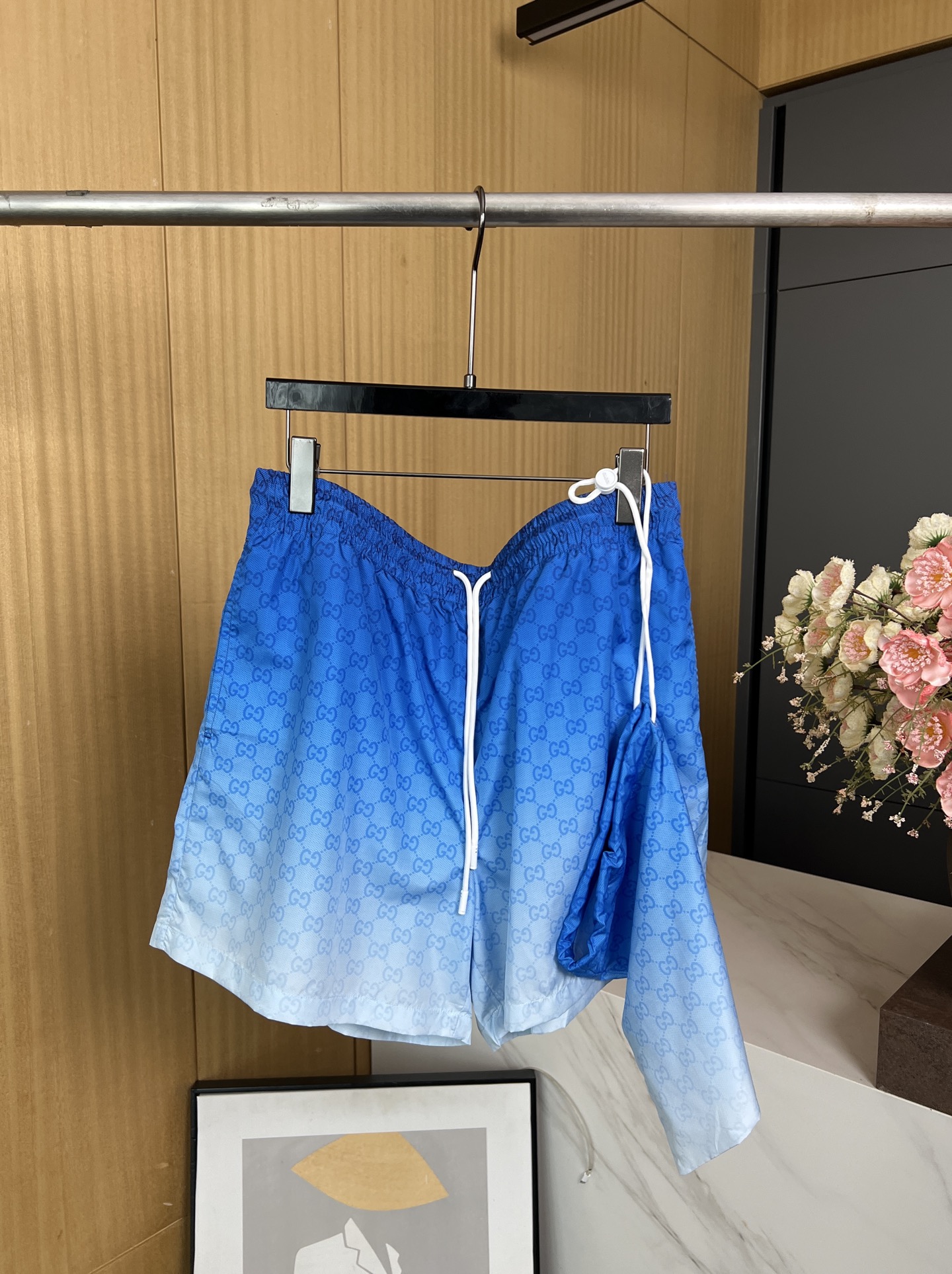 NO:436049,Gucci early autumn new style woven printed casual shorts, blue to white gradient design, classic interlocking GG print, elastic waistband, white drawstring details, casual style S M L XL,,gucci, shorts, alexander wang19860909Gucci 早秋新款 梭织印花休闲短裤、蓝色到白色渐变设计、满身经典互扣GG印花、弹力带松紧腰头、白色抽绳细节、休闲版型 码数S M L XL,,gucci,shorts,alexander wang,Women's clothing