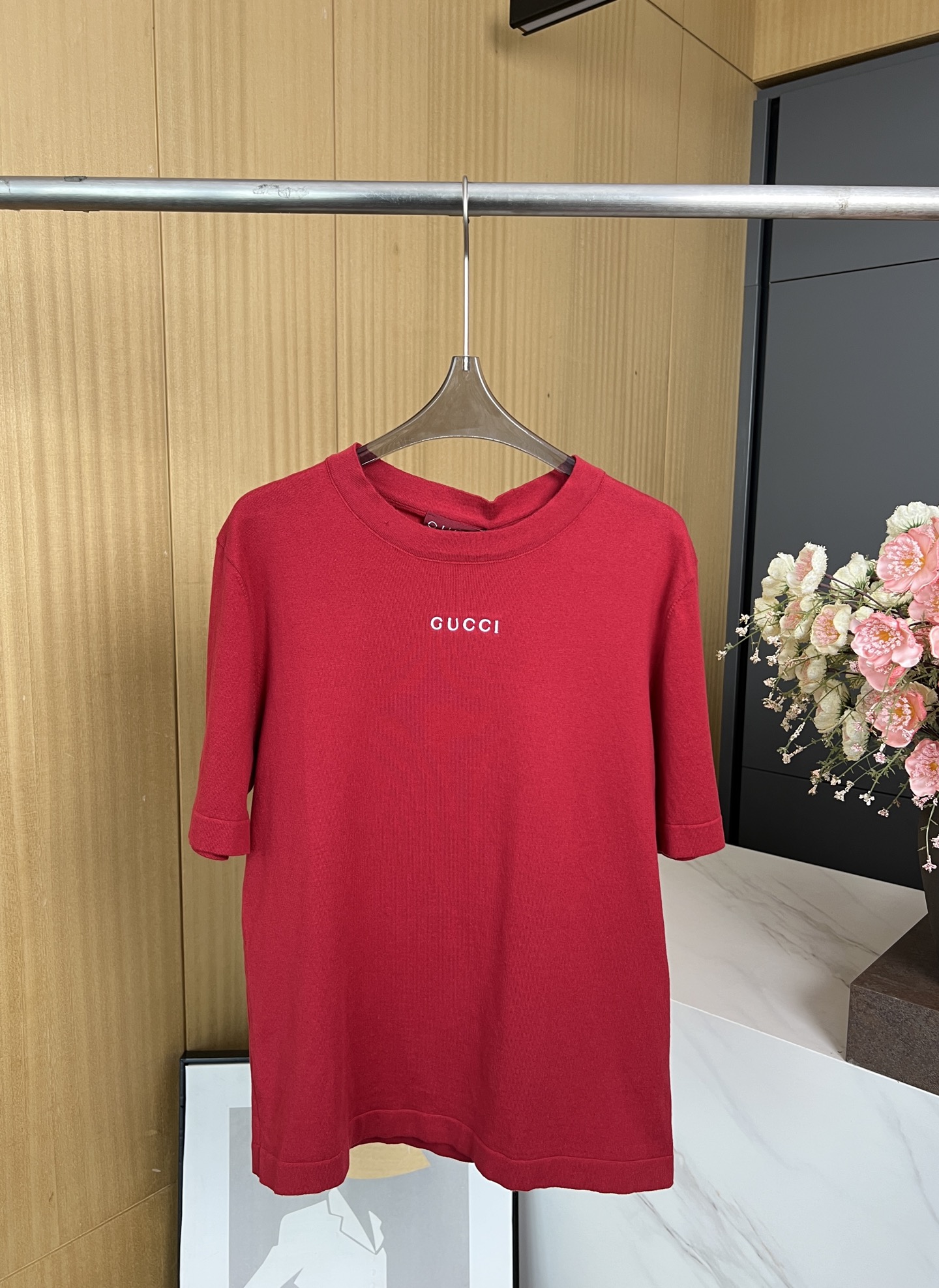 NO:432919,Gucci early autumn new style, three-dimensional logo embroidered short-sleeved T-shirt on chest, iconic brand elements, classic simple embroidery craftsmanship, casual style, SML, gucci, T-shirt, tees, t-shirt, alexander wang19860909Gucci 早秋新款 胸前立体Logo刺绣短袖T恤,品牌元素标志性 经典简约刺绣工艺、休闲版型 码数SML,,gucci,T-shirt,tees，t-shirt,alexander wang,Women's clothing