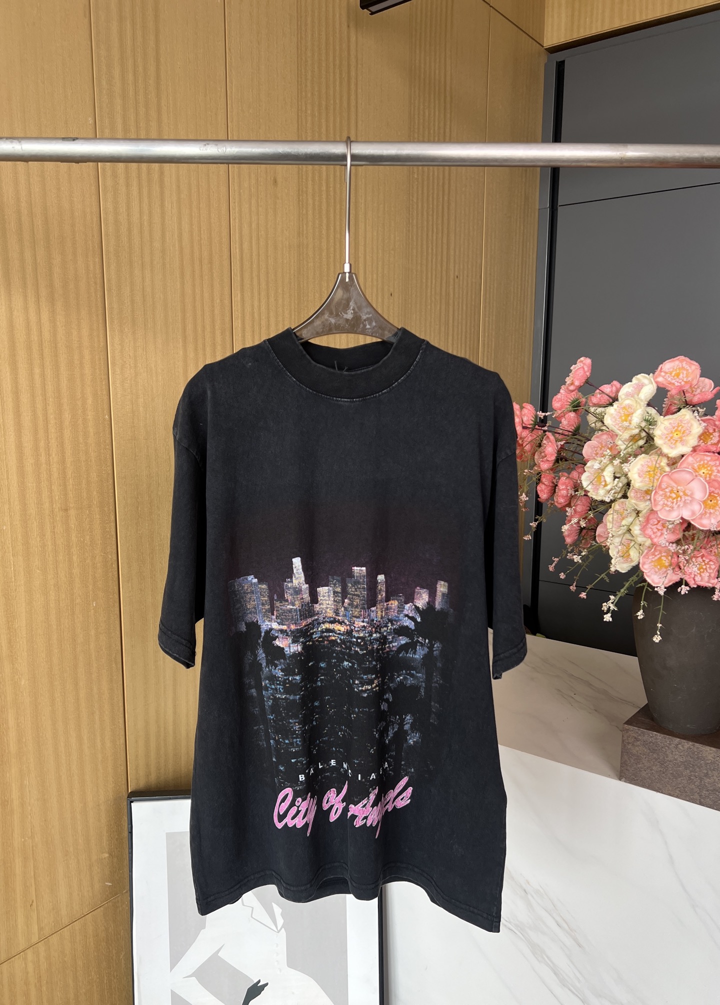 NO:454875,Balenciaga spring and summer new style Los Angeles night view washing short-sleeved T-shirt, washing and aging treatment, fabric softer and more skin-friendly, digital printing technology, loose style, same style for men and women. S M L XL,,balenciaga, T-shirt,tees, t-shirt,alexander wang19860909Balenciaga 春夏新款 洛杉矶夜景水洗短袖T恤、水洗做旧处理、面料更加柔软亲肤、数码印花工艺、宽松版型、男女同款 码数S M L XL,,balenciaga,T-shirt,tees，t-shirt,alexander wang,Women's clothing