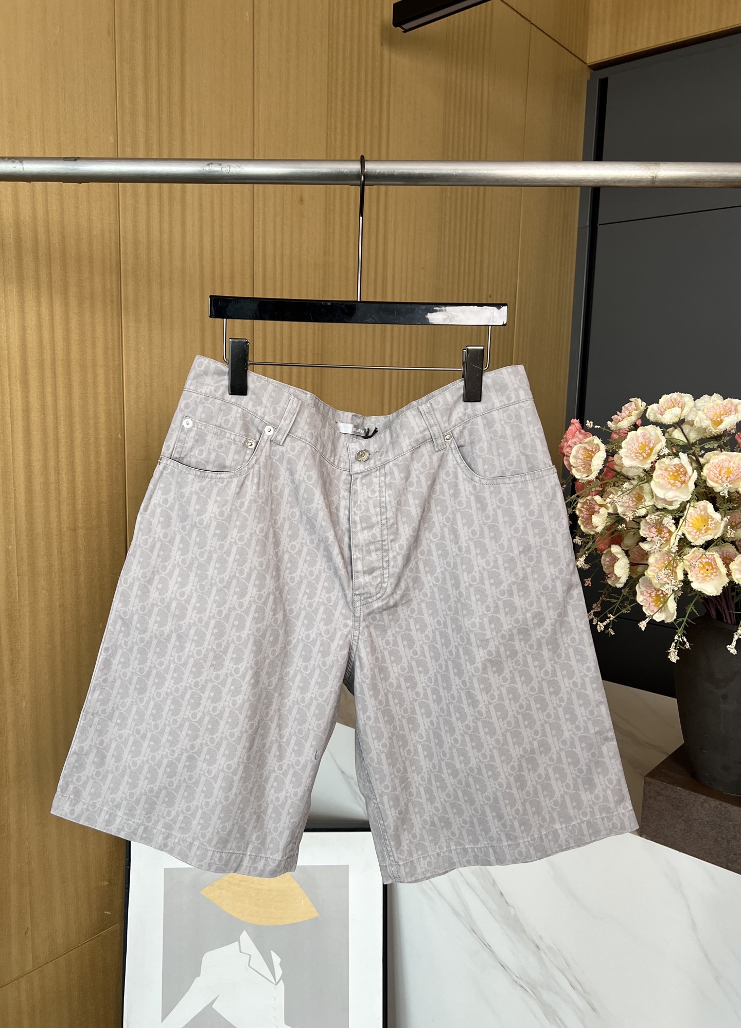 NO:427751,Men's Dio*r Early autumn new style, classic presbyterian letter printed denim shorts, heavy industry high-quality gray printed fabric, creating an old-fashioned layering effect, casual style. S M L XL,,dior, shorts,alexander wang19860909男款Dio*r 早秋新款 经典老花字母印花牛仔短裤、重工高品质灰色印花面料、营造出做旧层次感效果、休闲版型 码数S M L XL,,dior,shorts,alexander wang,Women's clothing