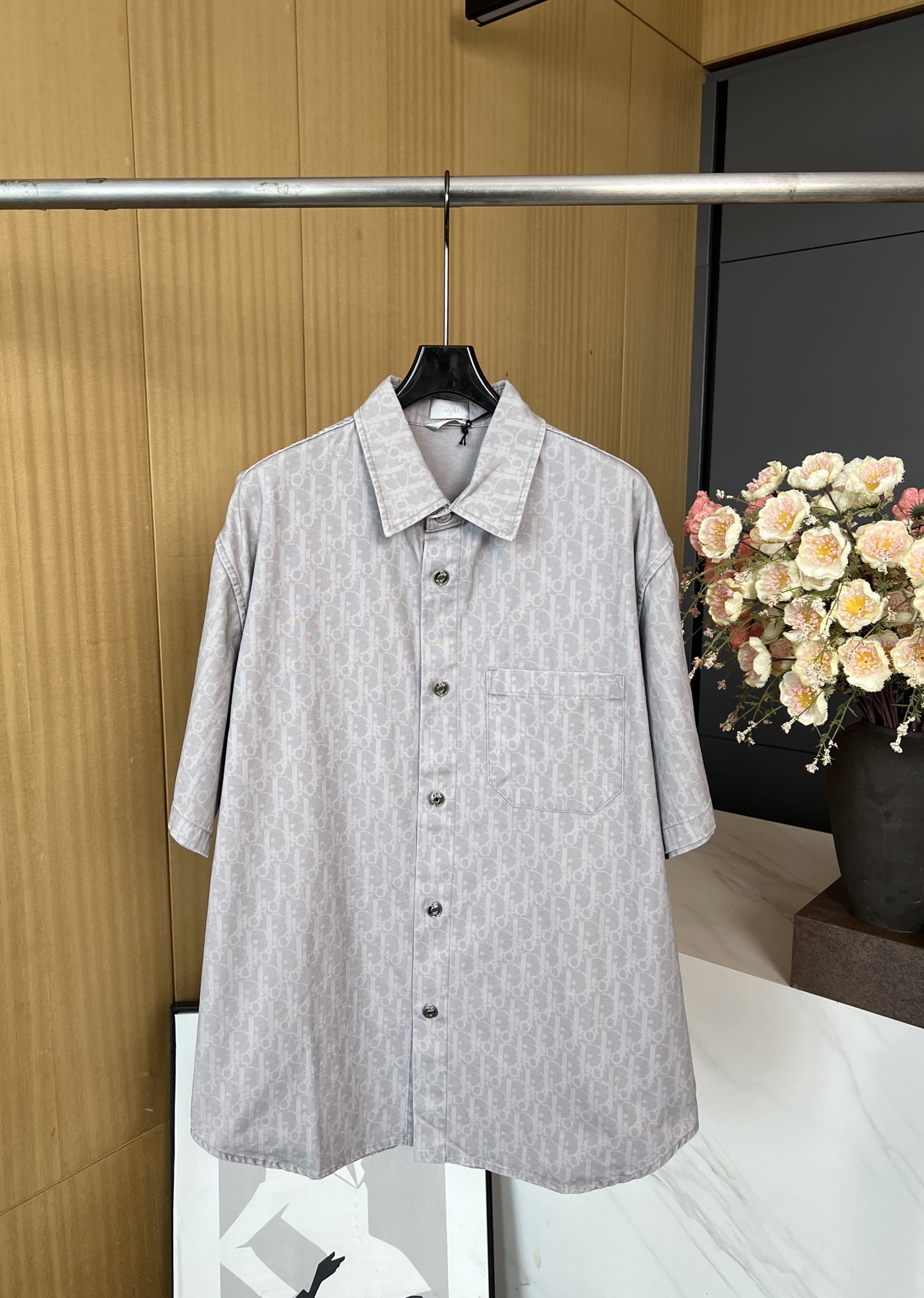 NO:427754,Men's Dio*r Early autumn new style, classic old-fashioned letter printed denim shirt T, heavy industry high-quality gray and printed fabrics, creating an old-fashioned layering effect, casual style S M L XL,,dior,shirts,alexander wang19860909男款Dio*r 早秋新款 经典老花字母印花牛仔衬衫T、重工高品质灰色和印花面料、营造出做旧层次感效果、休闲版型 码数S M L XL,,dior,shirts,alexander wang,Women's clothing