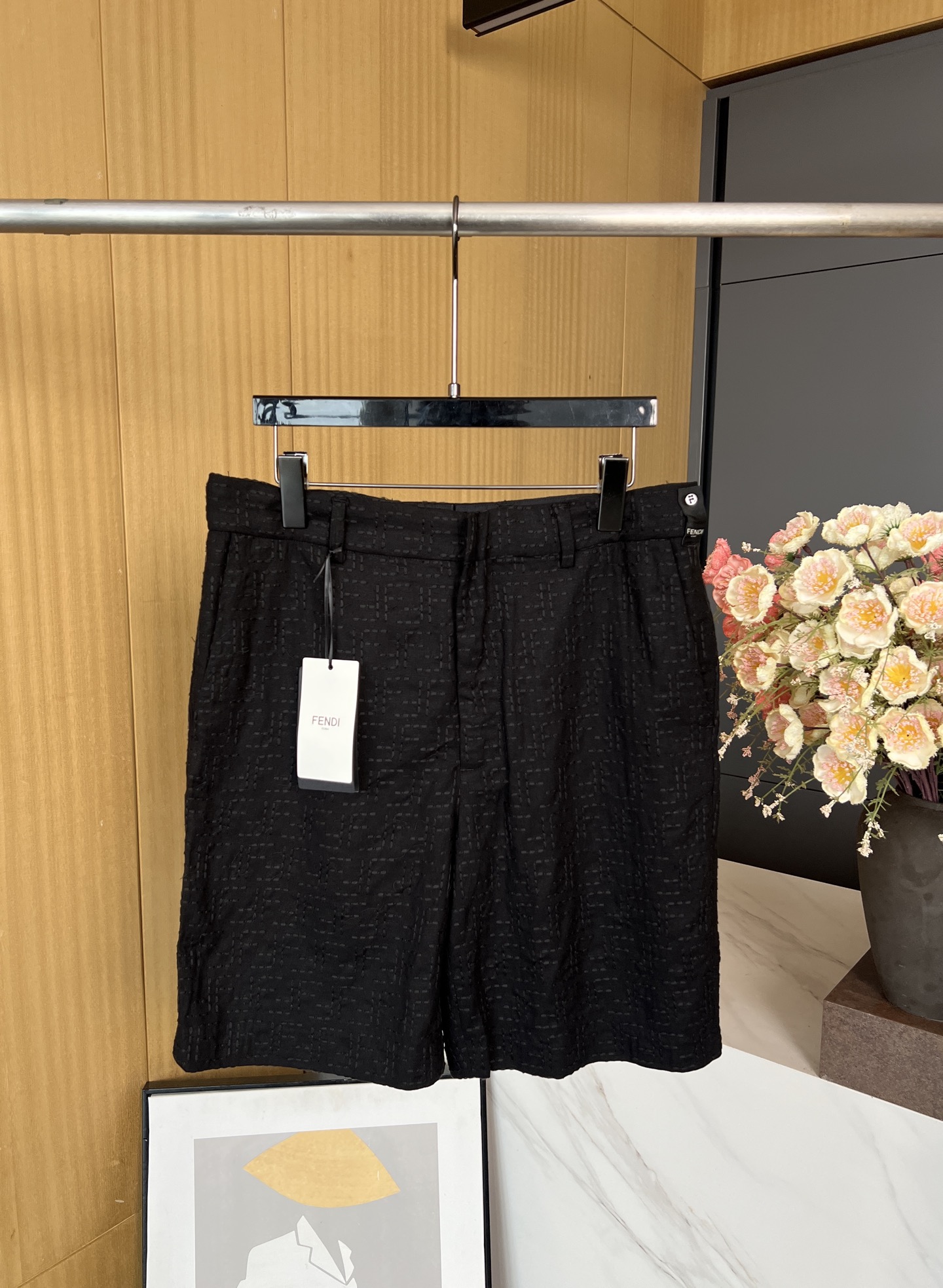 NO:427761,Men's Fendi early autumn new FF jacquard shorts, waist with waist loops, button-closed wire pockets on the back of the side pockets, invisible zippered hem with small side slits, casual style S M L XL,,fendi, shorts, alexander wang19860909男款Fendi 早秋新款 FF提花短裤、腰部带腰袢、侧面口袋背面有纽扣开合嵌线袋、隐形拉链开合下摆带有小侧开衩、休闲版型 码数S M L XL,,fendi,shorts,alexander wang,Women's clothing