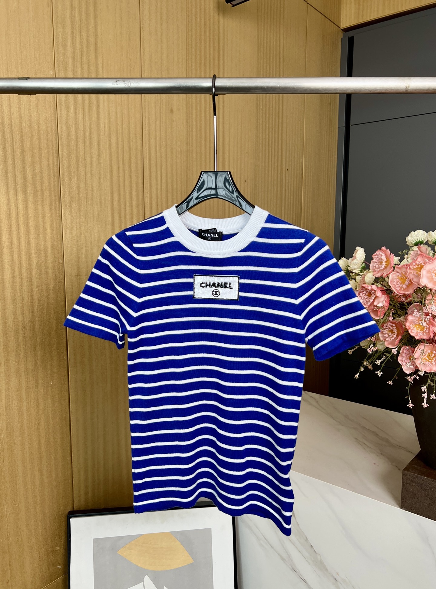 NO:436766,Chane*l Xiaoxiang Spring and summer new style Striped blue and white color-blocking T-shirt Hand-woven reverse locking custom logo sequin OEM wash, casual style S M L, chanel,tees, t-shirt,alexander wang19860909Chane*l 小香 春夏新款 条纹蓝白拼色T恤 手工编织反向锁边 定制logo亮片贴牌洗水、休闲版型 码数S M L,,chanel,tees，t-shirt,alexander wang,Women's clothing