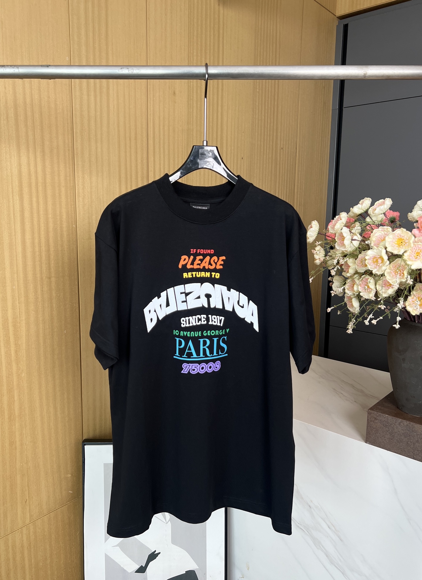 NO:434442,BALENCIAGA early autumn new style, heavy industry knitted round neck short sleeves, customized high-quality wash-water knitted fabric, front chest letter logo embroidery, colored pattern printing, knitted ribbed collar, loose style, same style for men and women, S M L Xl,,balenciaga,T-shirt,alexander wang19860909BALENCIAGA 早秋新款 重工针织圆领短袖、定制高品质洗水针织面料、前胸字母logo刺绣、搭配彩色图案印花、针织罗纹衣领、宽松版型 男女同款 码数S M L Xl,,balenciaga,T-shirt,alexander wang,Women's clothing