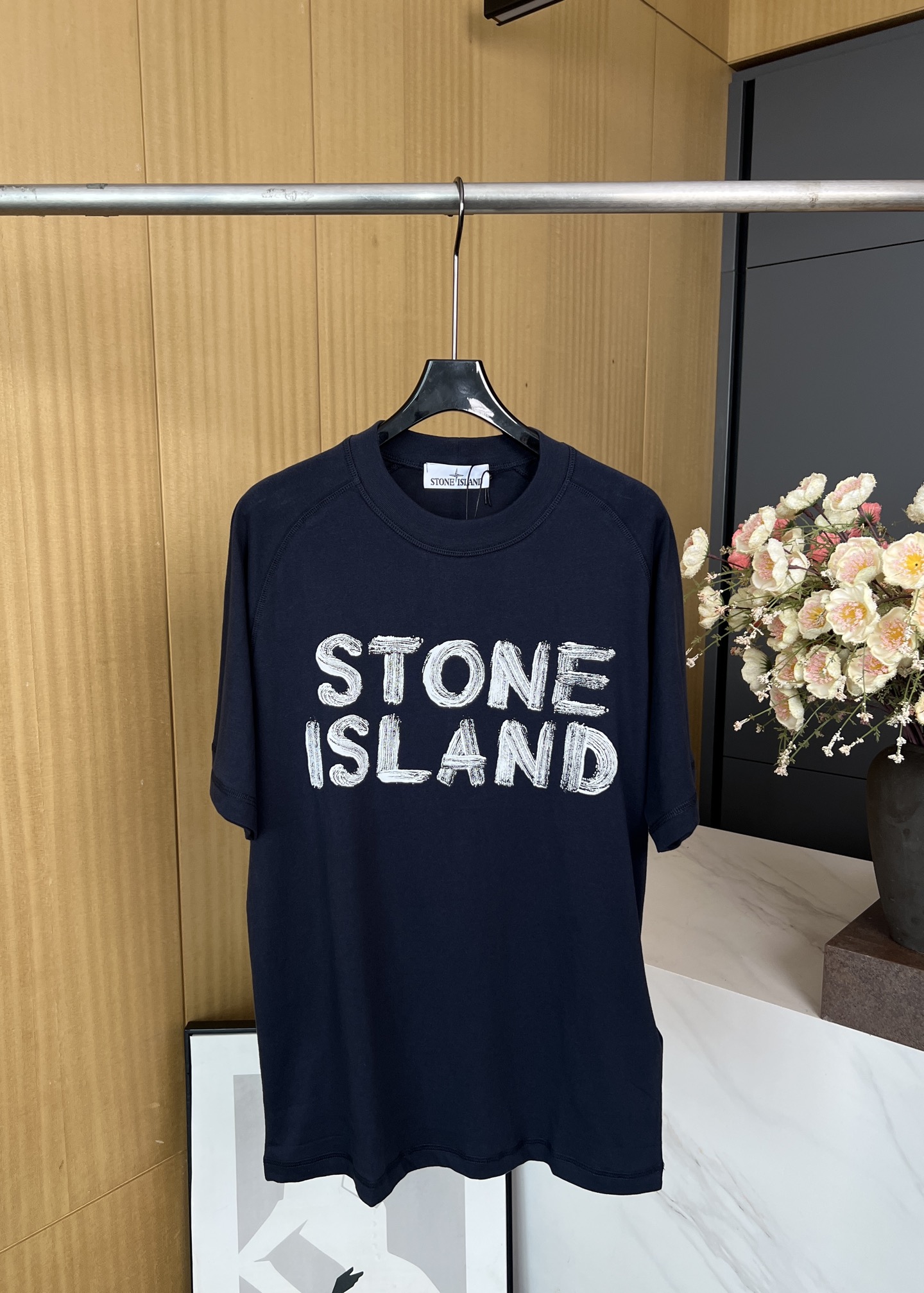 NO:434439,Stone Island Spring and summer new logo print made of old short-sleeved T, chest letter printing grinding effect, thread dyeing without color difference, casual style, same style for men and women S M L XL XXL,,T-shirt,alexander wang19860909Stone Island 石头岛 春夏新款 logo印花做旧短袖T、胸前字母印花磨烂效果、螺纹釆用定染无色差、休闲版型、男女同款 码数S M L XL XXL,,T-shirt,alexander wang,Women's clothing