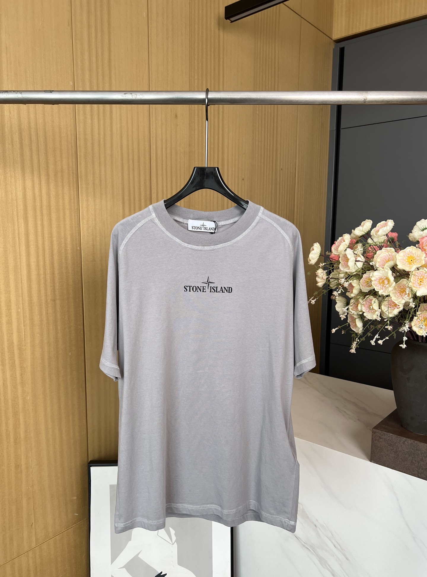 NO:434433,Stone Island Spring and summer new logo prints old short-sleeved T, letter print grinding effect at the back, pattern and oversized compass behind, casual style, same style for men and women S M L XL XXL,,T-shirt,alexander wang19860909Stone Island 石头岛 春夏新款 logo印花做旧短袖T、后面字母印花磨烂效果、图案和背后超大号的罗盘、休闲版型、男女同款 码数S M L XL XXL,,T-shirt,alexander wang,Women's clothing
