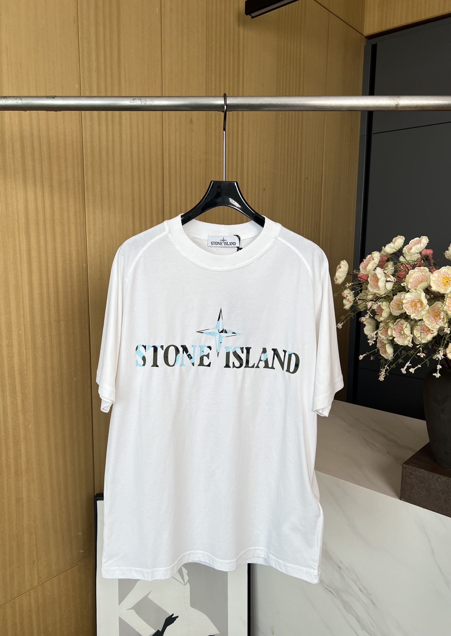 NO:434436,Stone Island New Spring and Summer Colorful logo printed short-sleeved T, front letter color printing effect, pattern and small compass behind, casual style, male and female style S M L XL XXL,,T-shirt,alexander wang19860909Stone Island 石头岛 春夏新款 彩色logo印花短袖T、前面字母彩色印花效果、图案和背后小号的罗盘、休闲版型、男女同款 码数S M L XL XXL,,T-shirt,alexander wang,Women's clothing